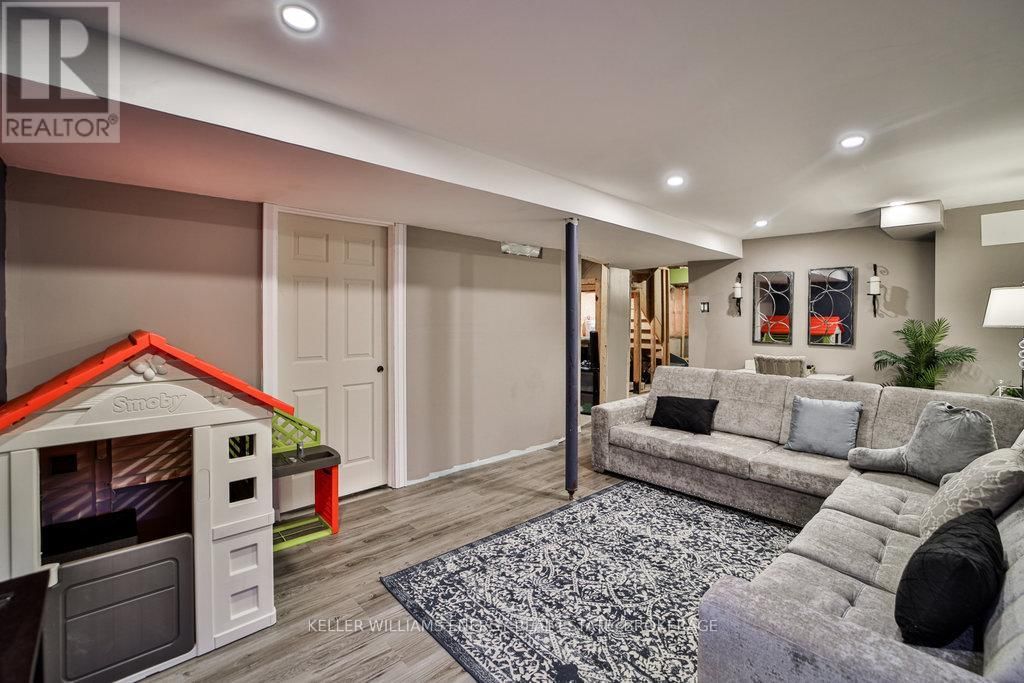 11 PLANTATION COURT Image 39