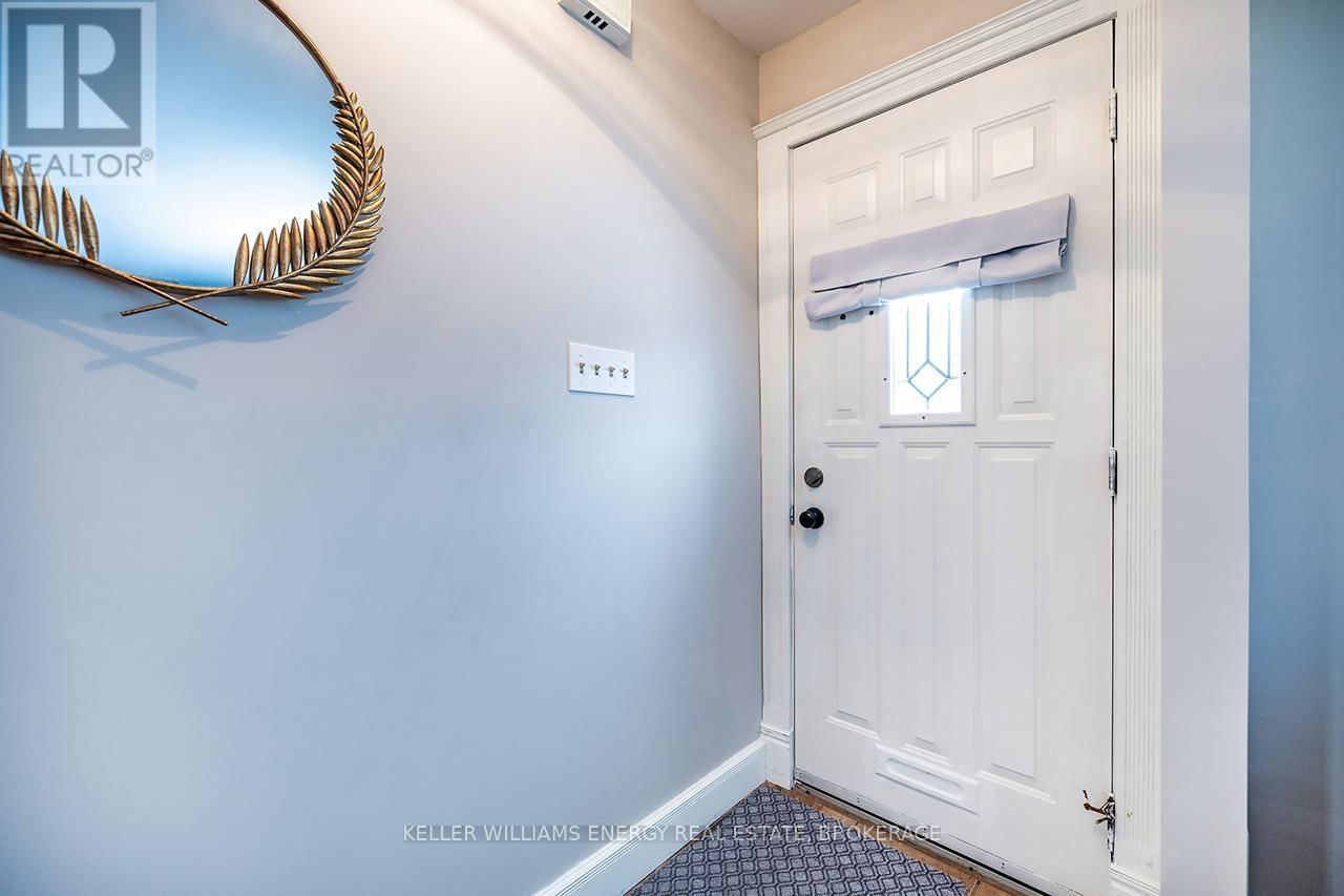 302 DREW STREET Image 7