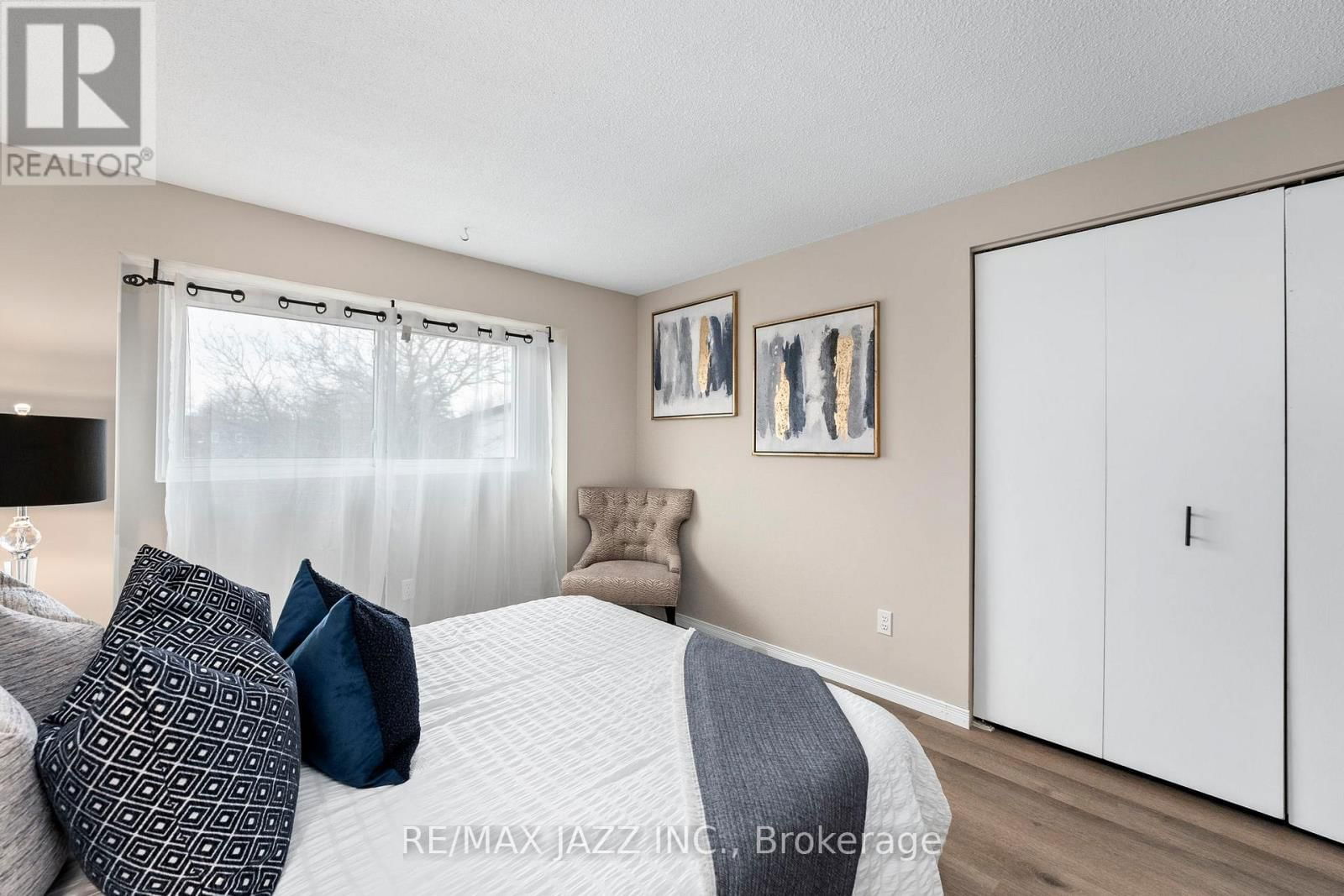1 - 222 PEARSON STREET Image 12