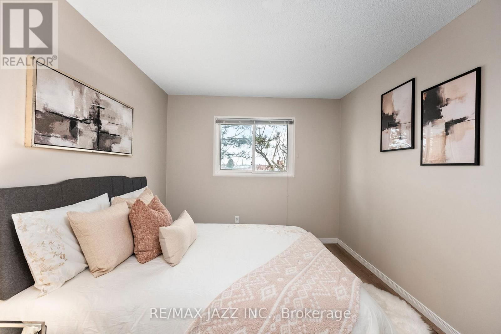 1 - 222 PEARSON STREET Image 16