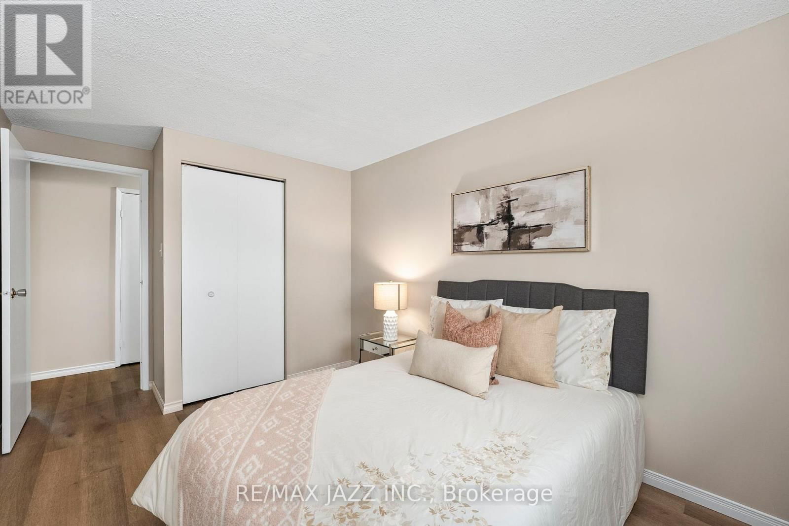 1 - 222 PEARSON STREET Image 17