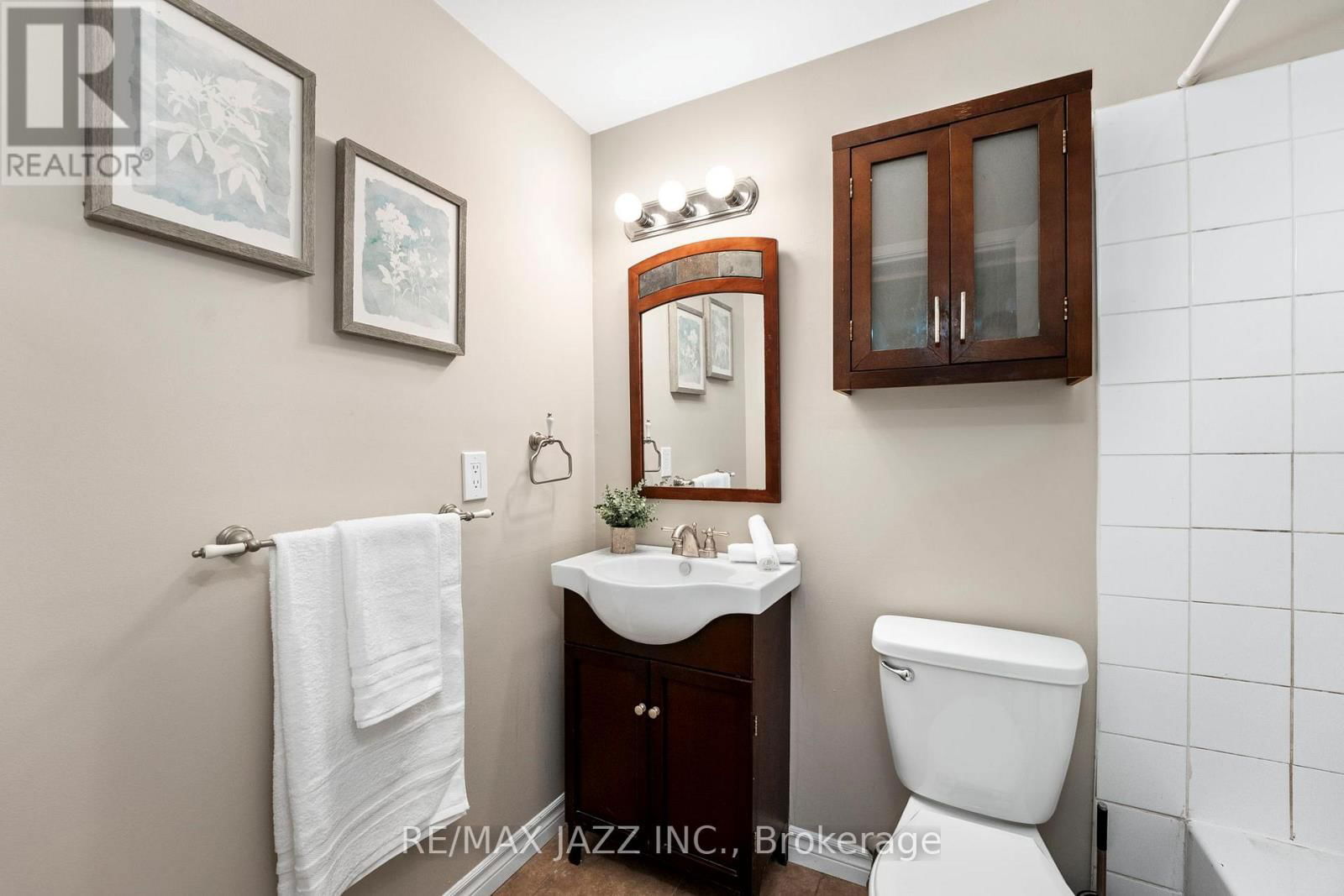 1 - 222 PEARSON STREET Image 18