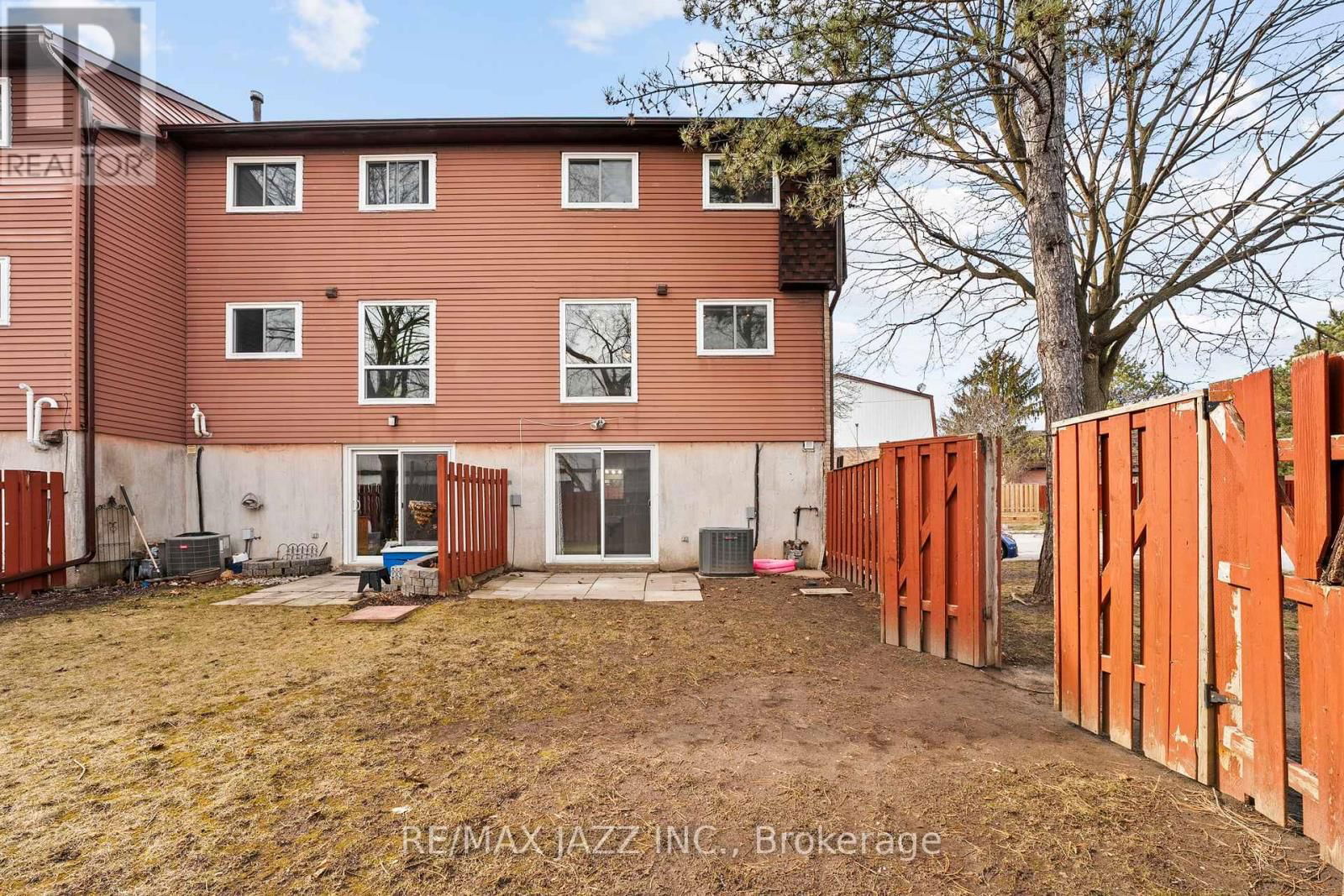 1 - 222 PEARSON STREET Image 22