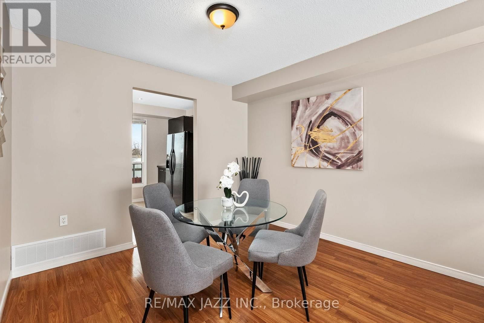1 - 222 PEARSON STREET Image 5