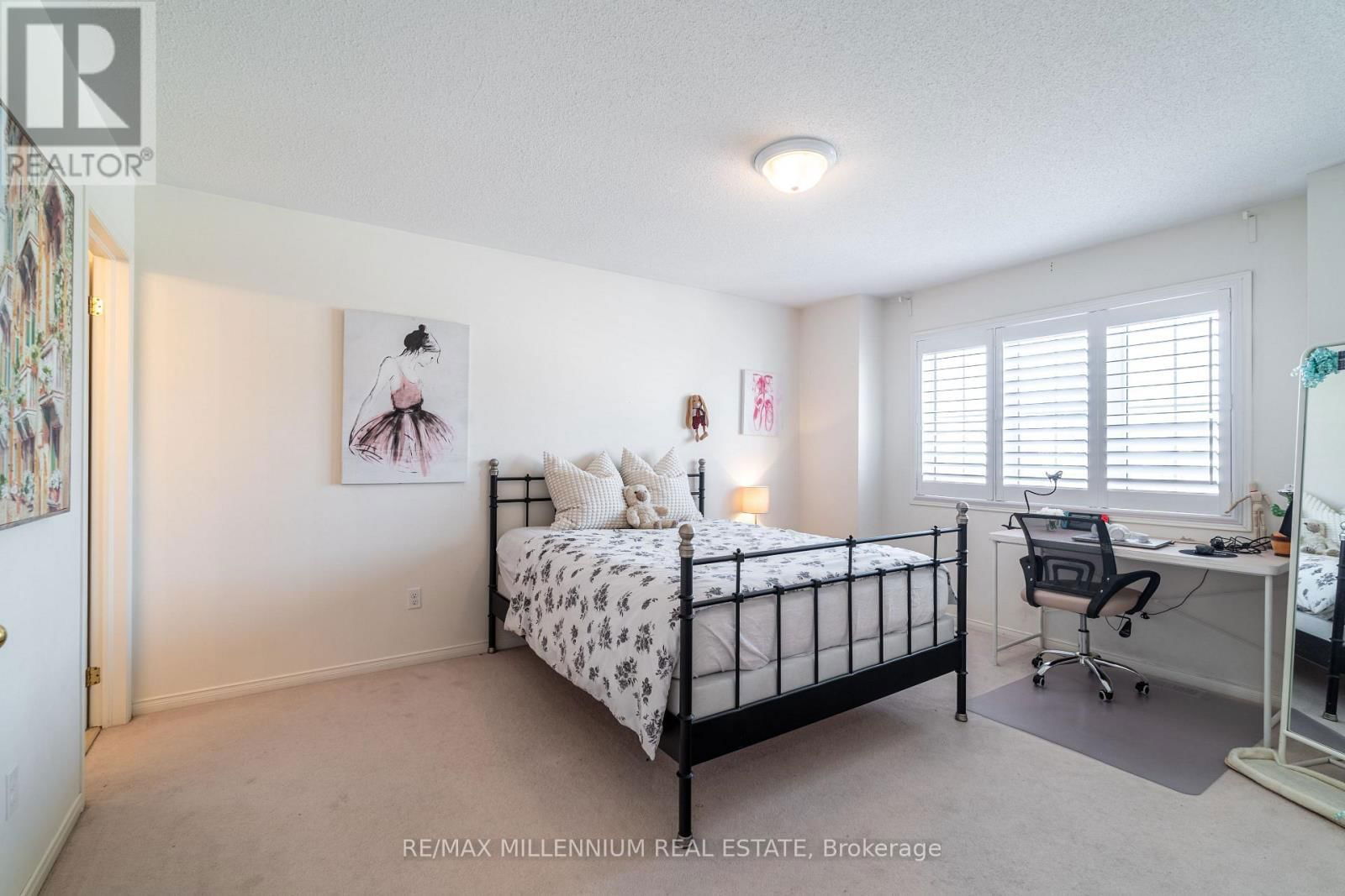 33 BRITANNIA AVENUE EAST Image 30