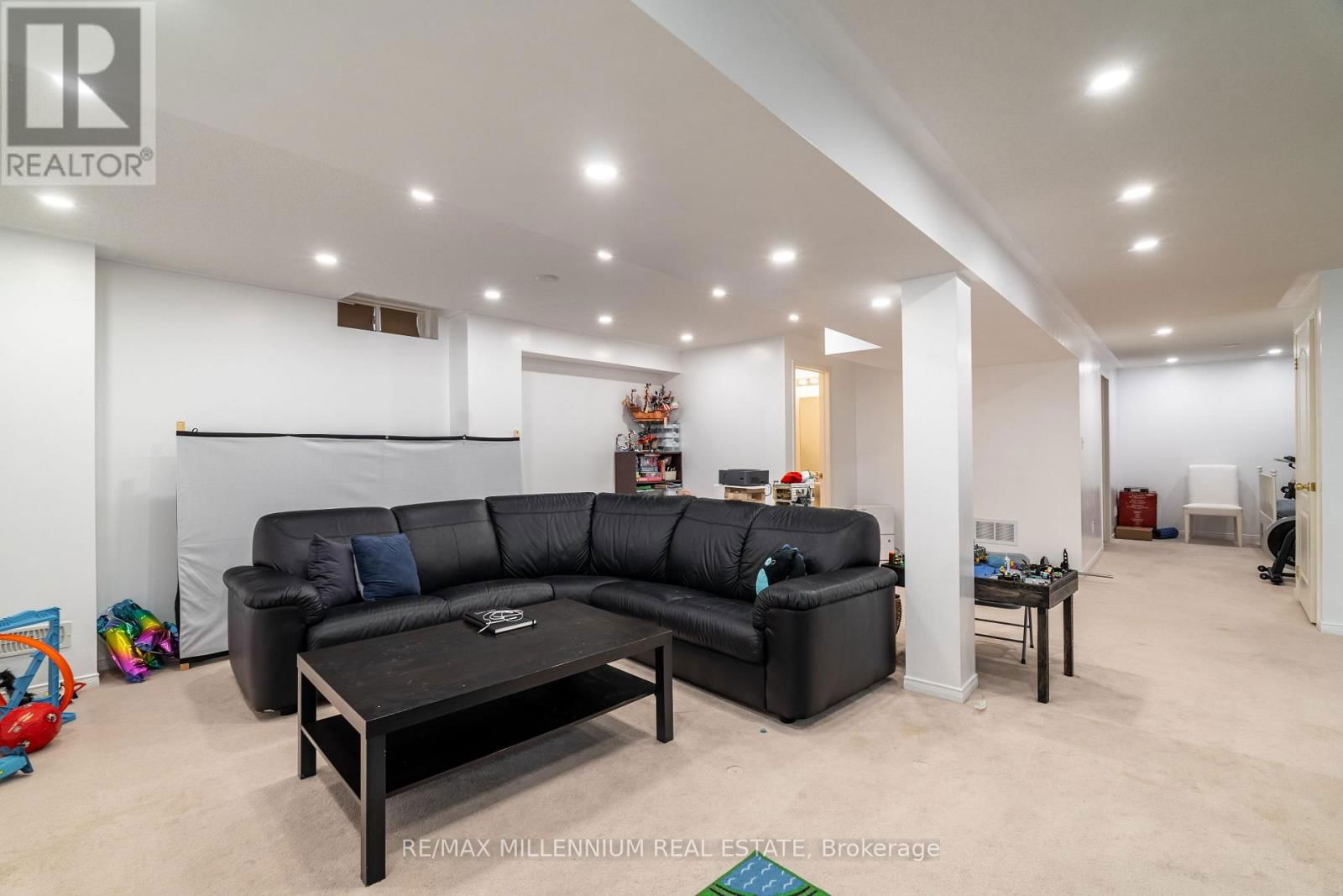 33 BRITANNIA AVENUE EAST Image 42