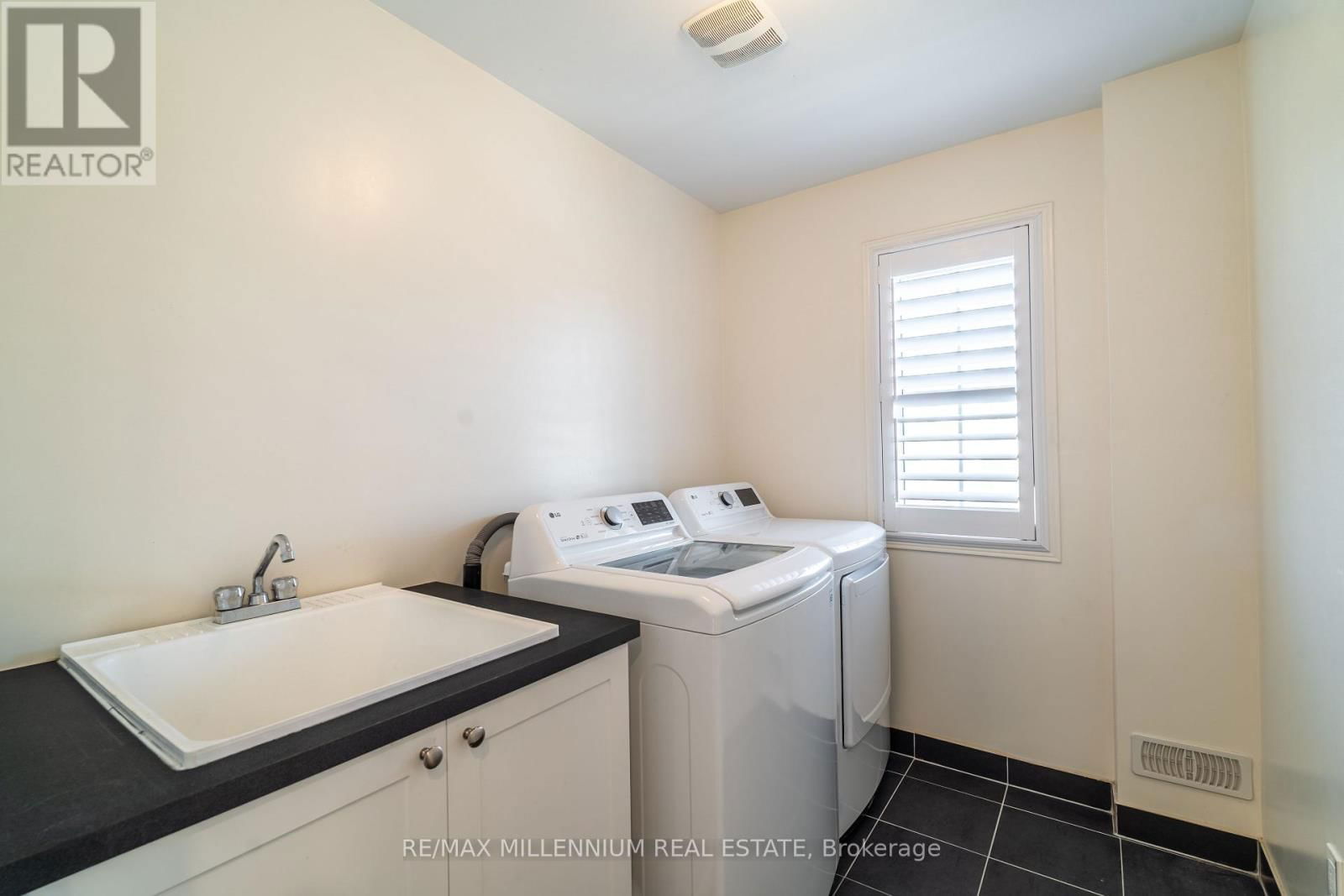 33 BRITANNIA AVENUE EAST Image 45