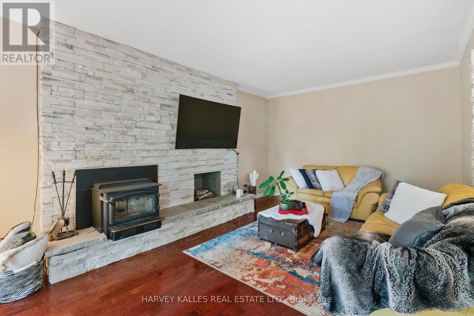 1890 SPRUCE HILL ROAD Image 11