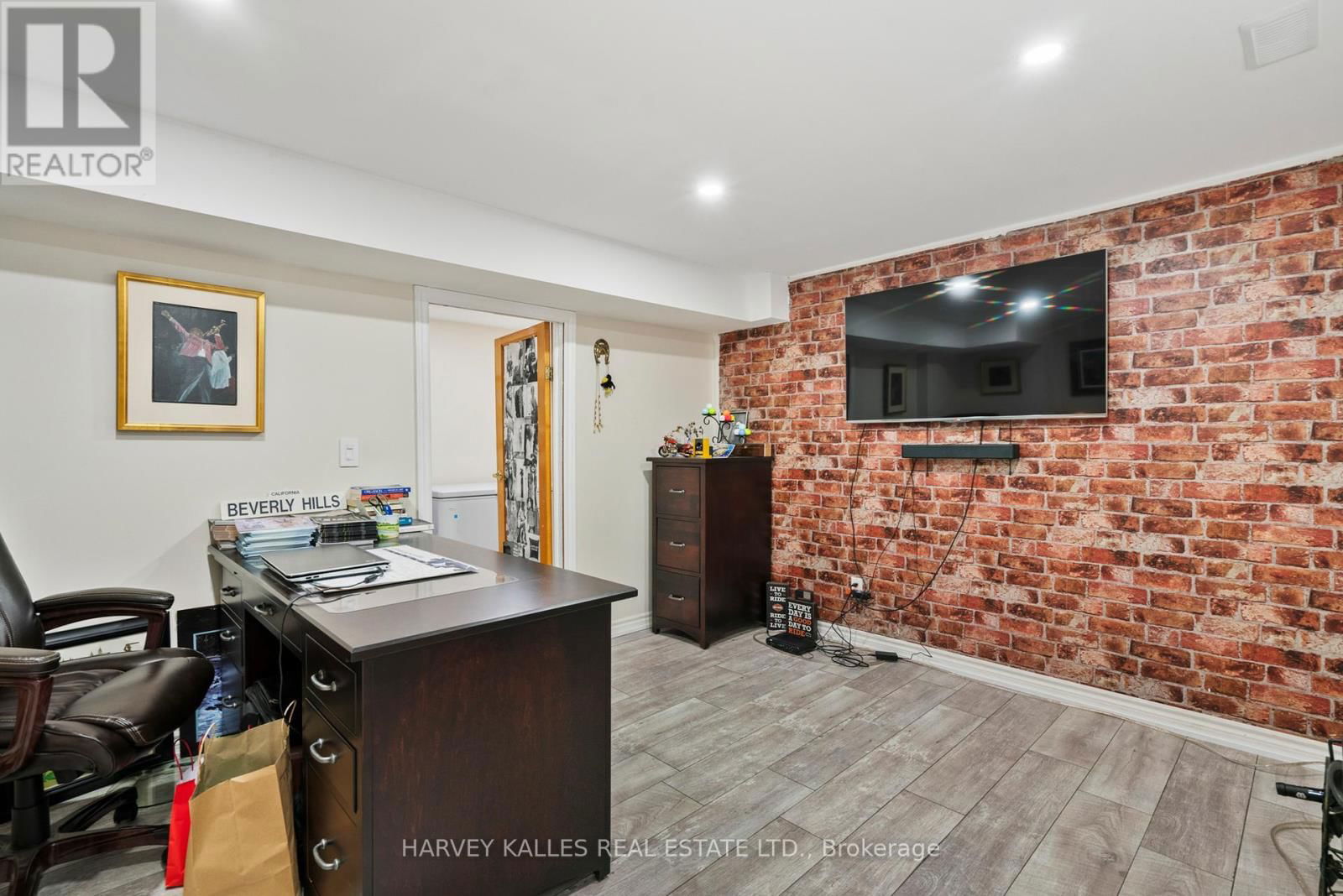 1890 SPRUCE HILL ROAD Image 24
