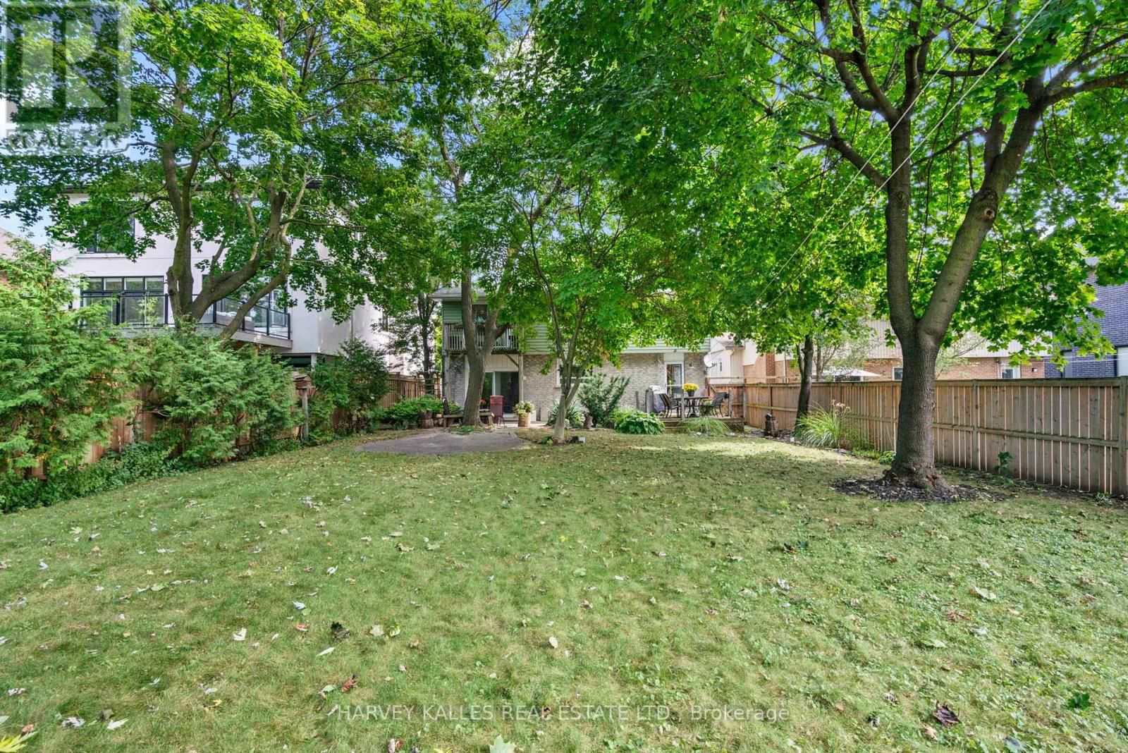 1890 SPRUCE HILL ROAD Image 32
