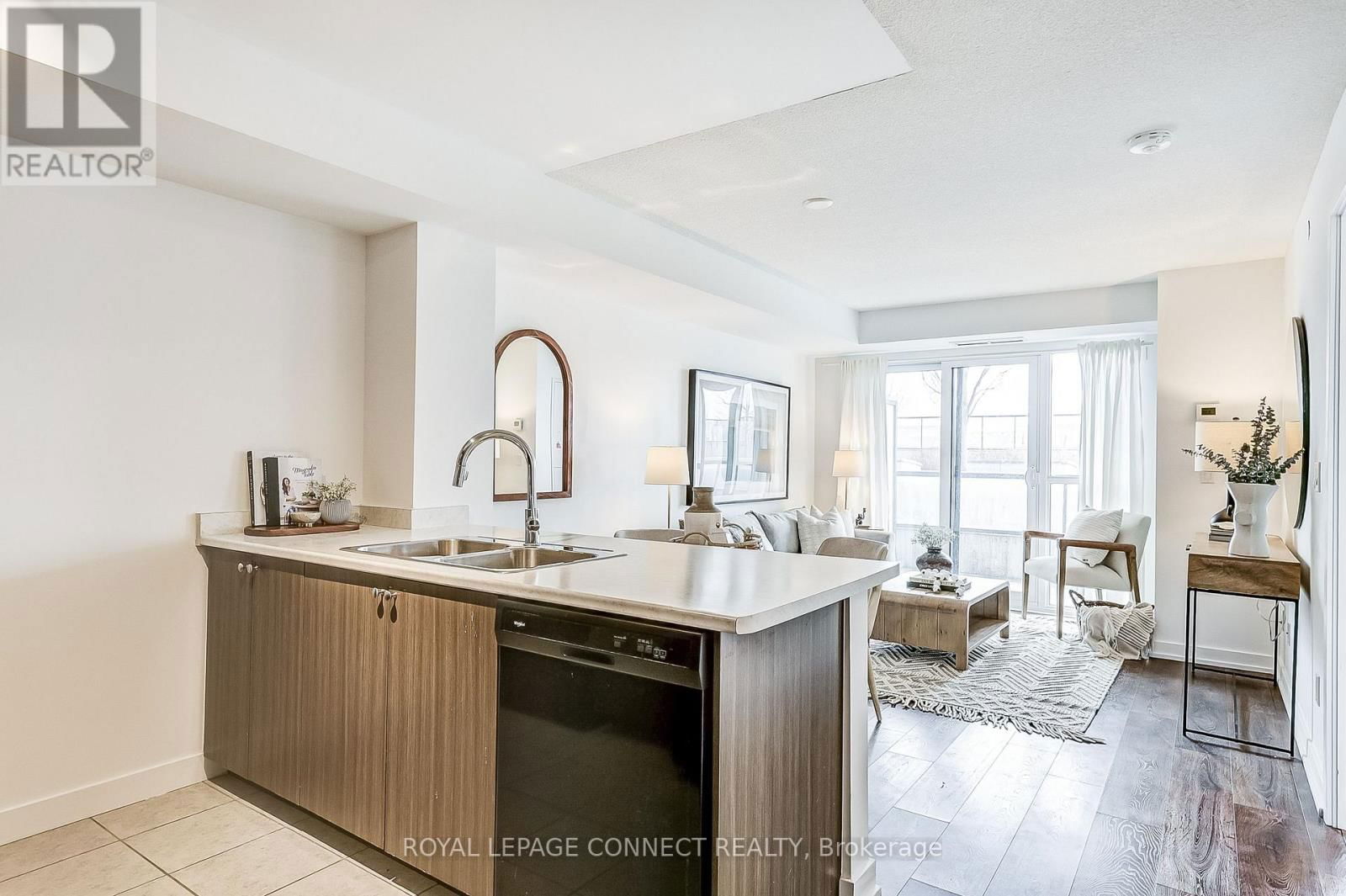 321 - 8 TRENT AVENUE Image 4