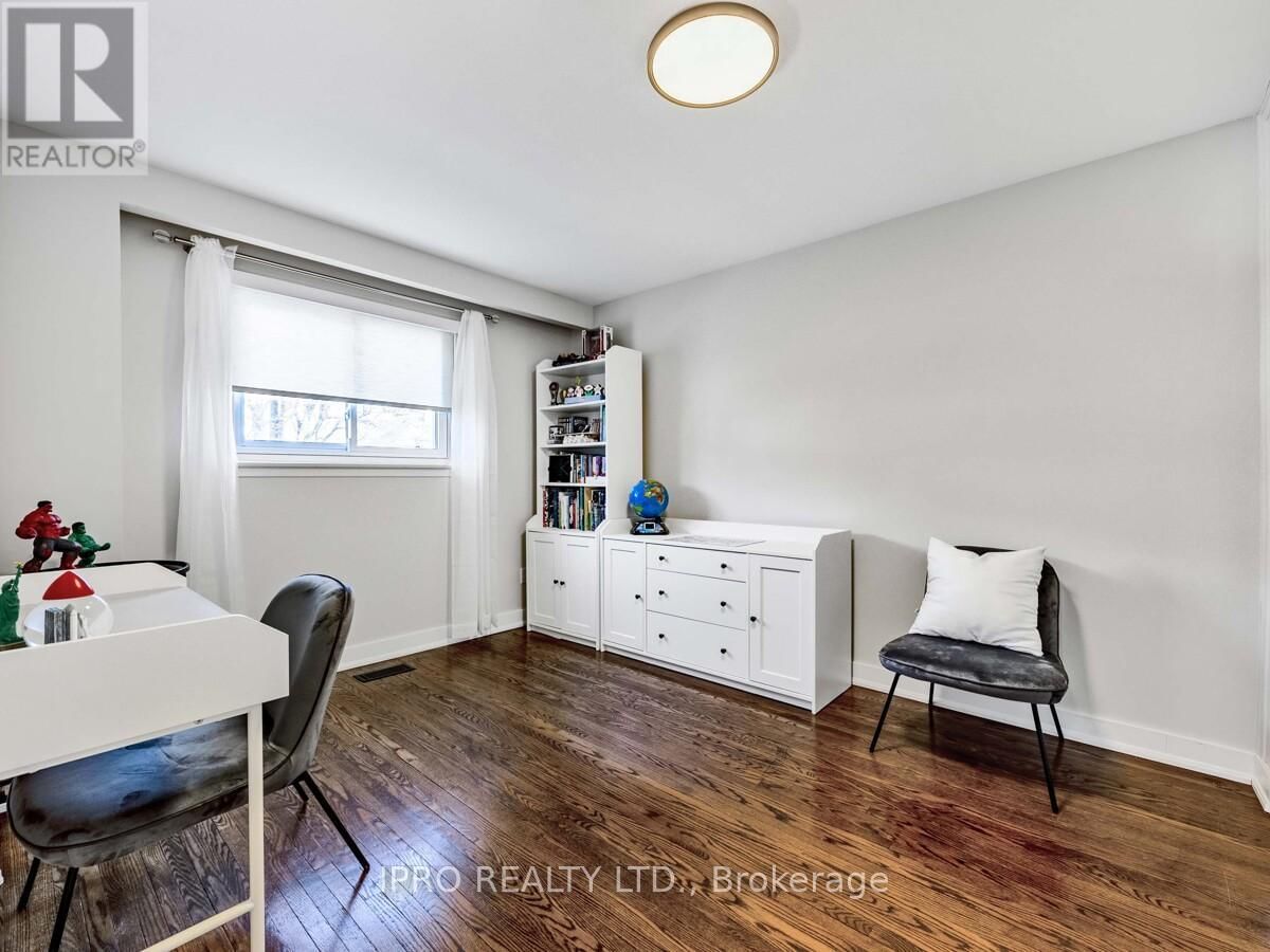 33 EVERETT CRESCENT Image 10