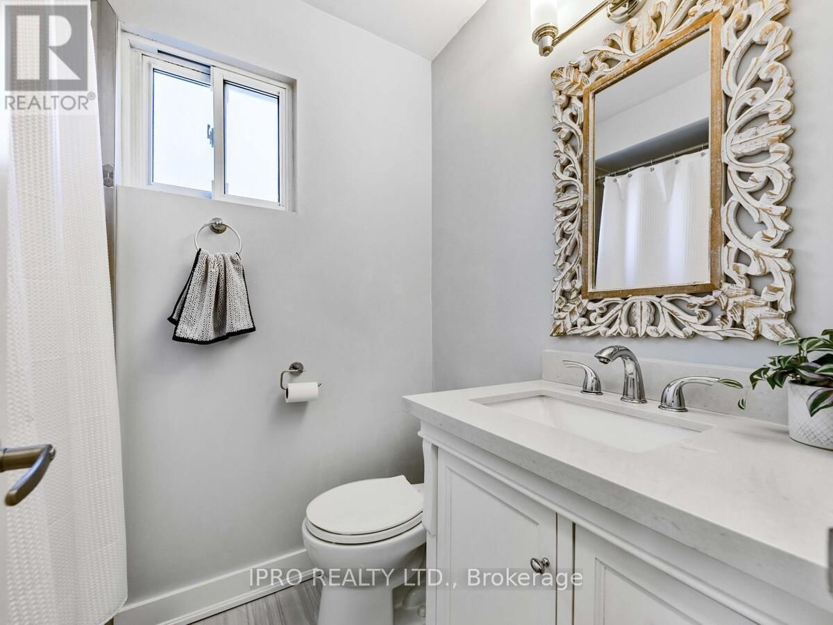 33 EVERETT CRESCENT Image 12
