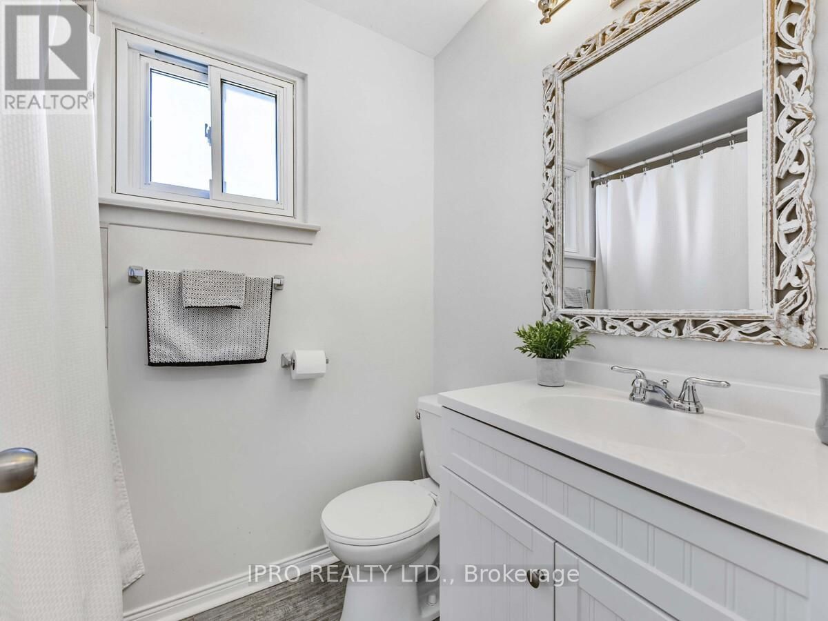 33 EVERETT CRESCENT Image 17