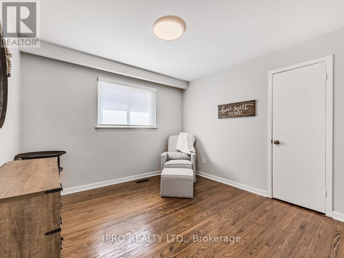 33 EVERETT CRESCENT Image 18