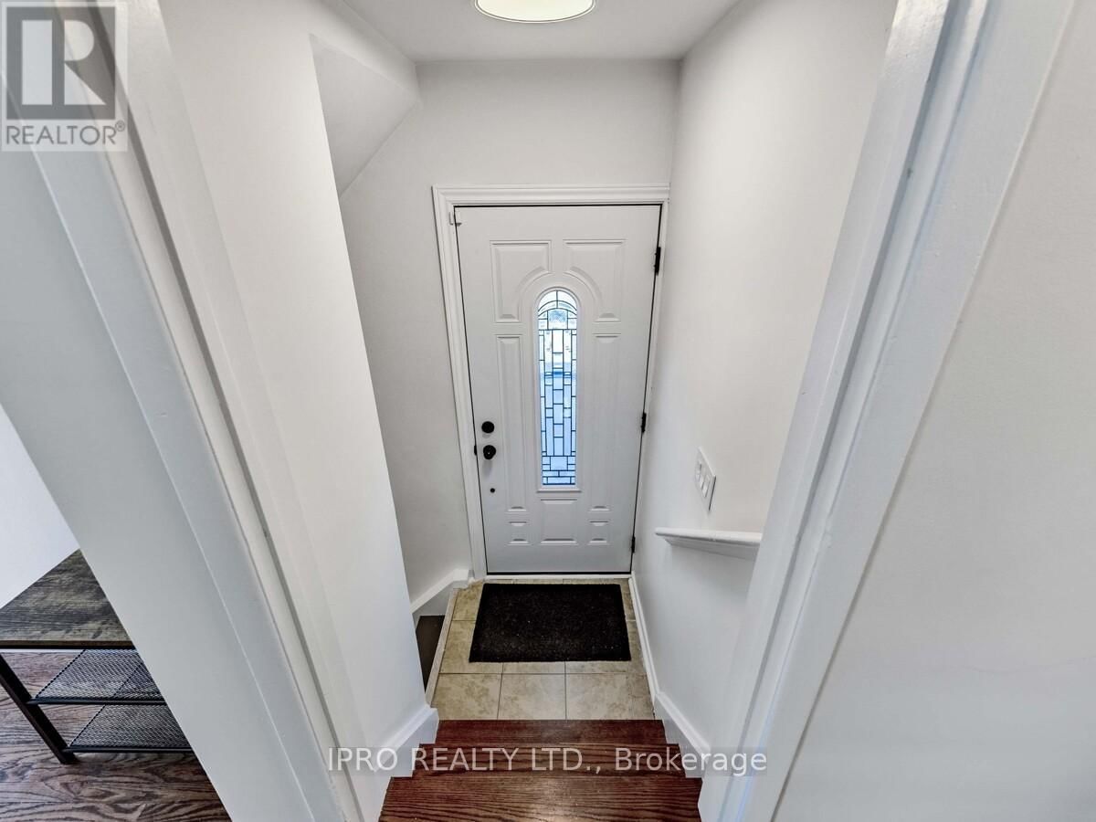 33 EVERETT CRESCENT Image 21