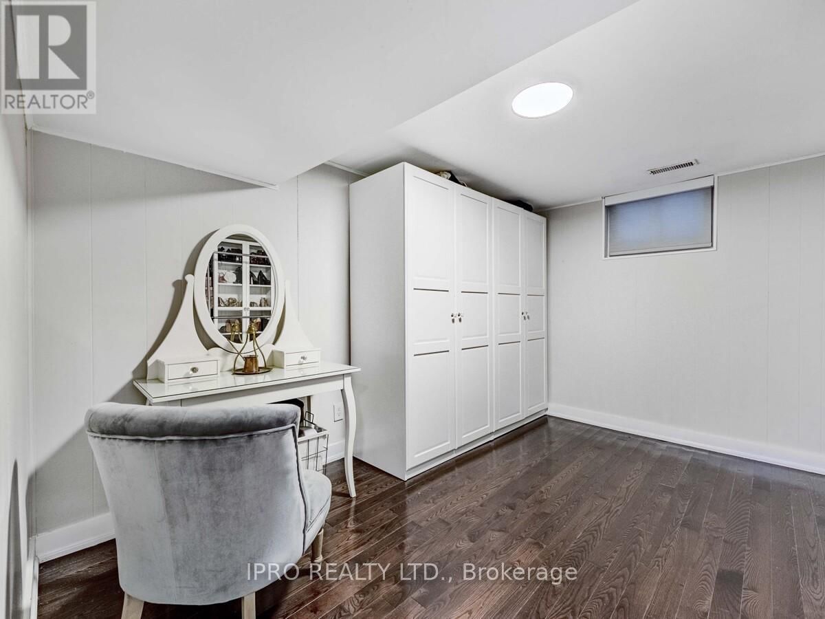 33 EVERETT CRESCENT Image 23