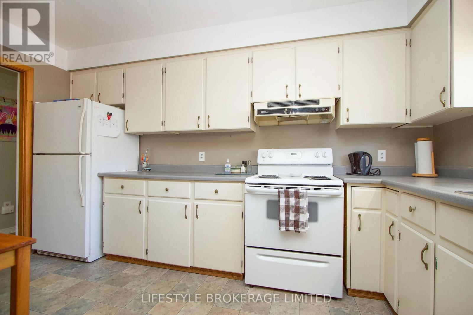 40 ASH STREET Image 19