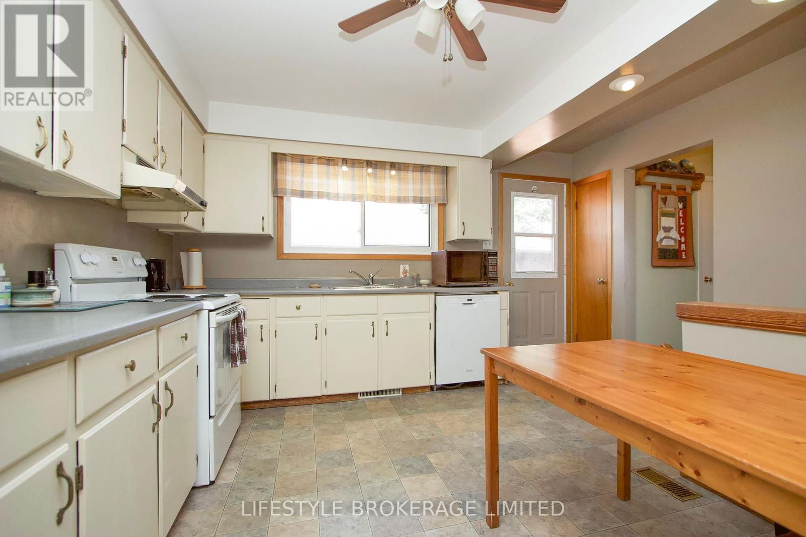 40 ASH STREET Image 20