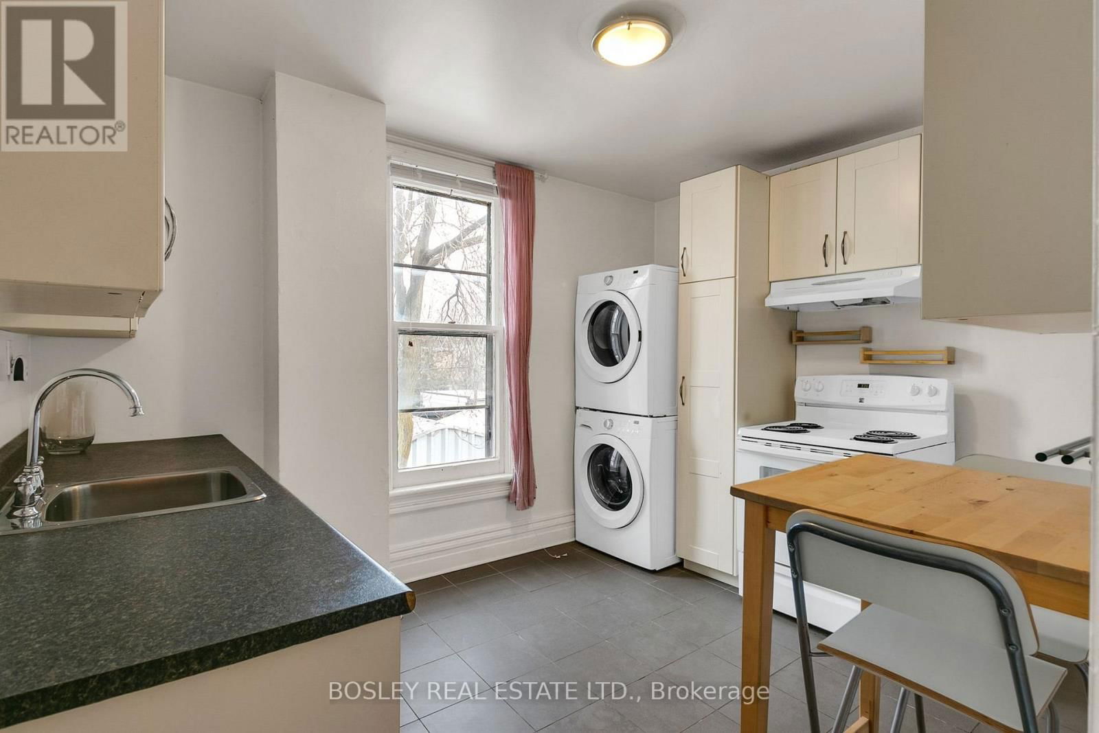 133 CARLAW AVENUE Image 10