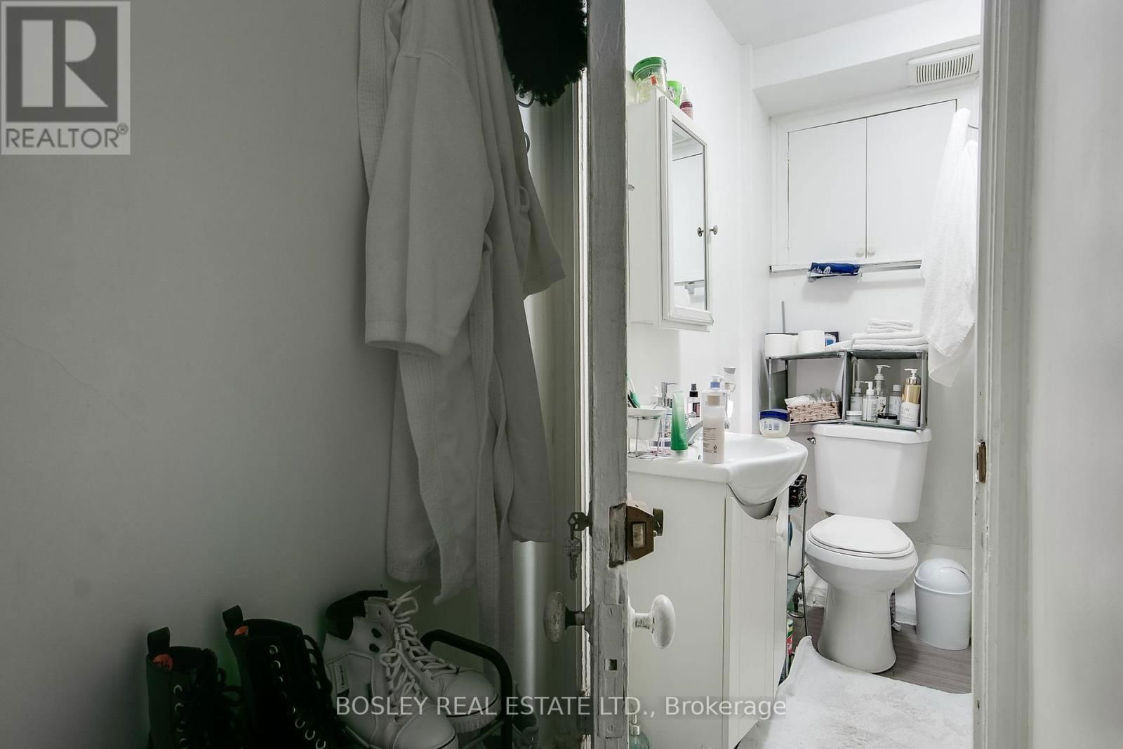 133 CARLAW AVENUE Image 33