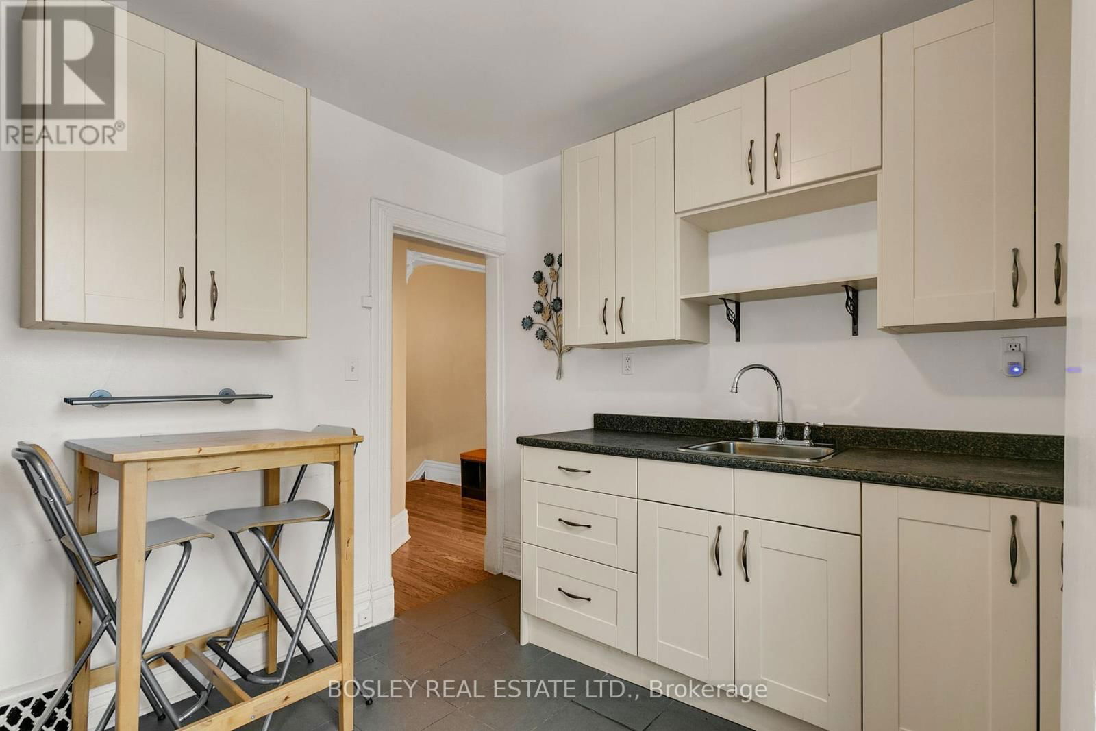 133 CARLAW AVENUE Image 9