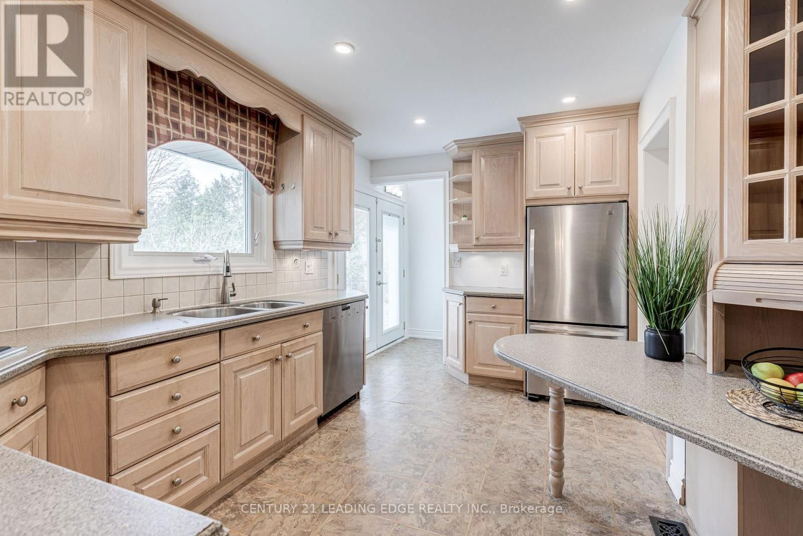 116 BROADVIEW AVENUE Image 11