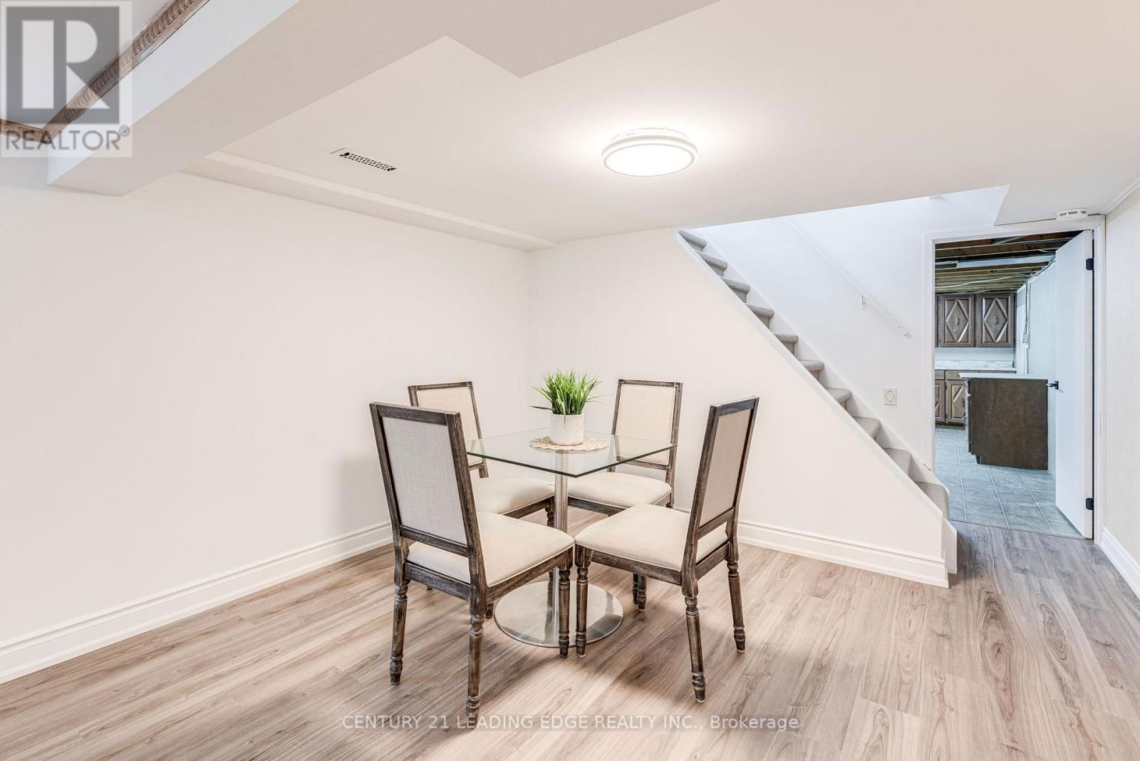 116 BROADVIEW AVENUE Image 24