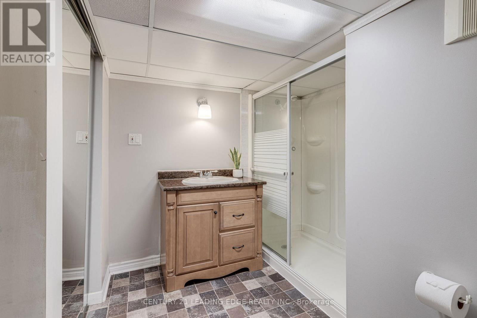 116 BROADVIEW AVENUE Image 27