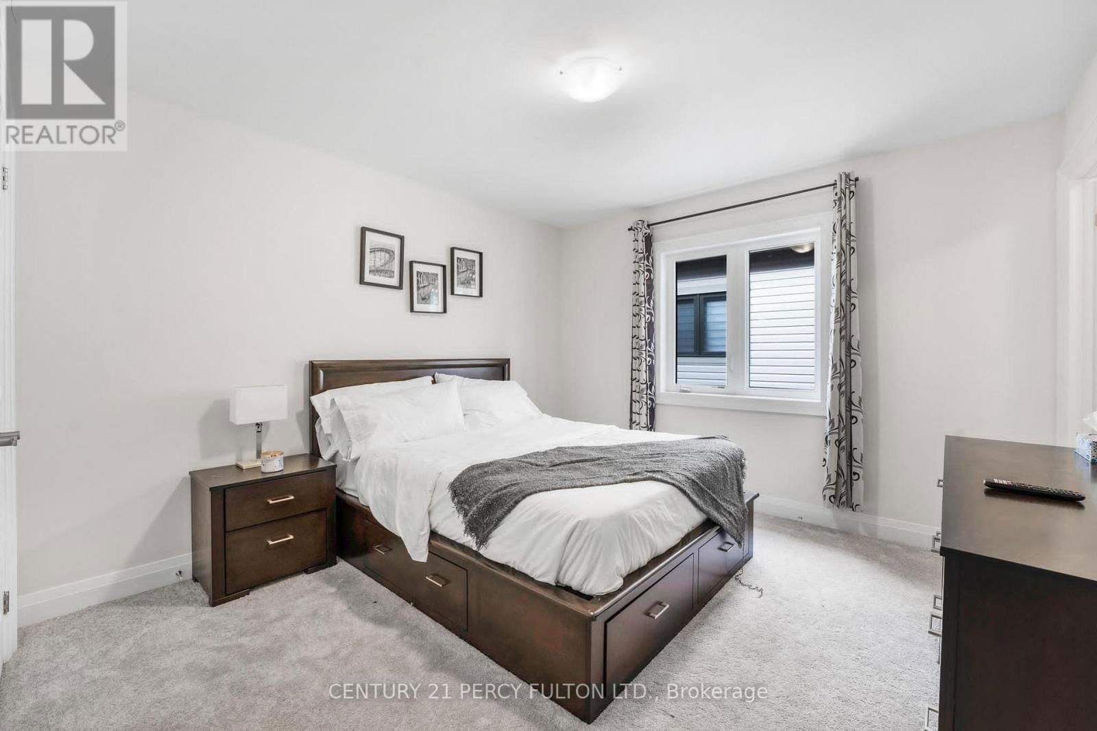 343 NORTHGLEN BOULEVARD WEST Image 15