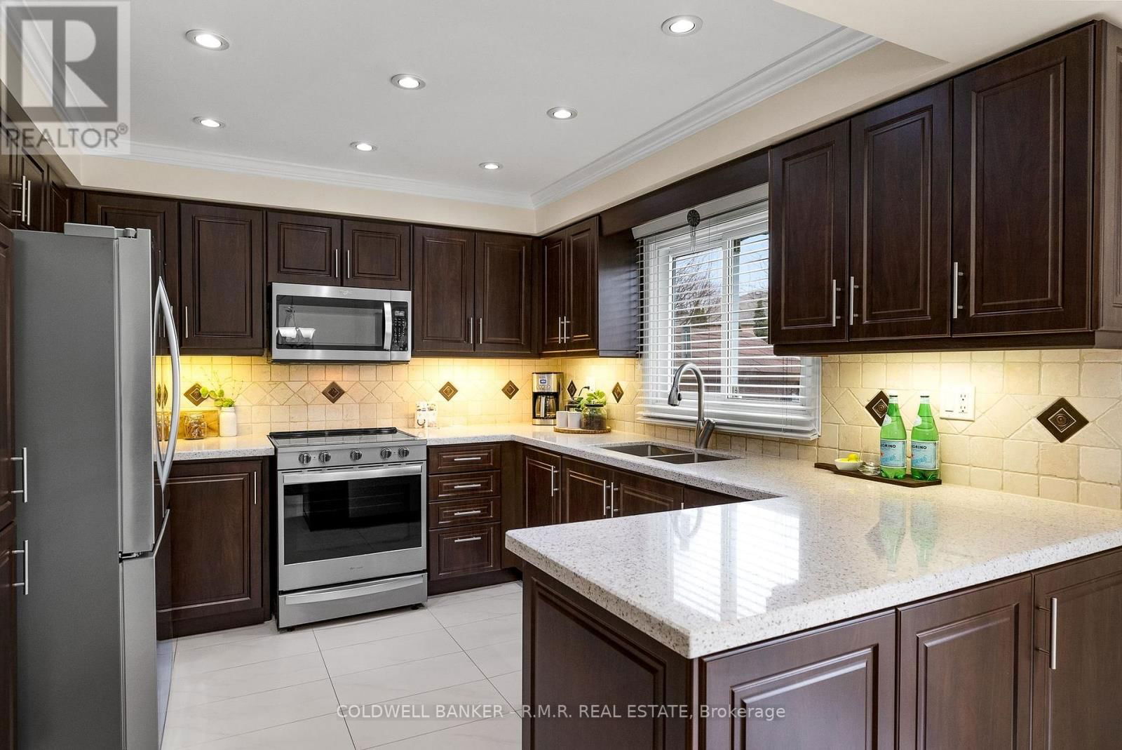 36 FALSTAFF CRESCENT Image 11