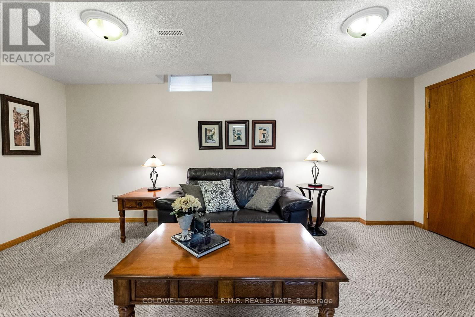 36 FALSTAFF CRESCENT Image 43