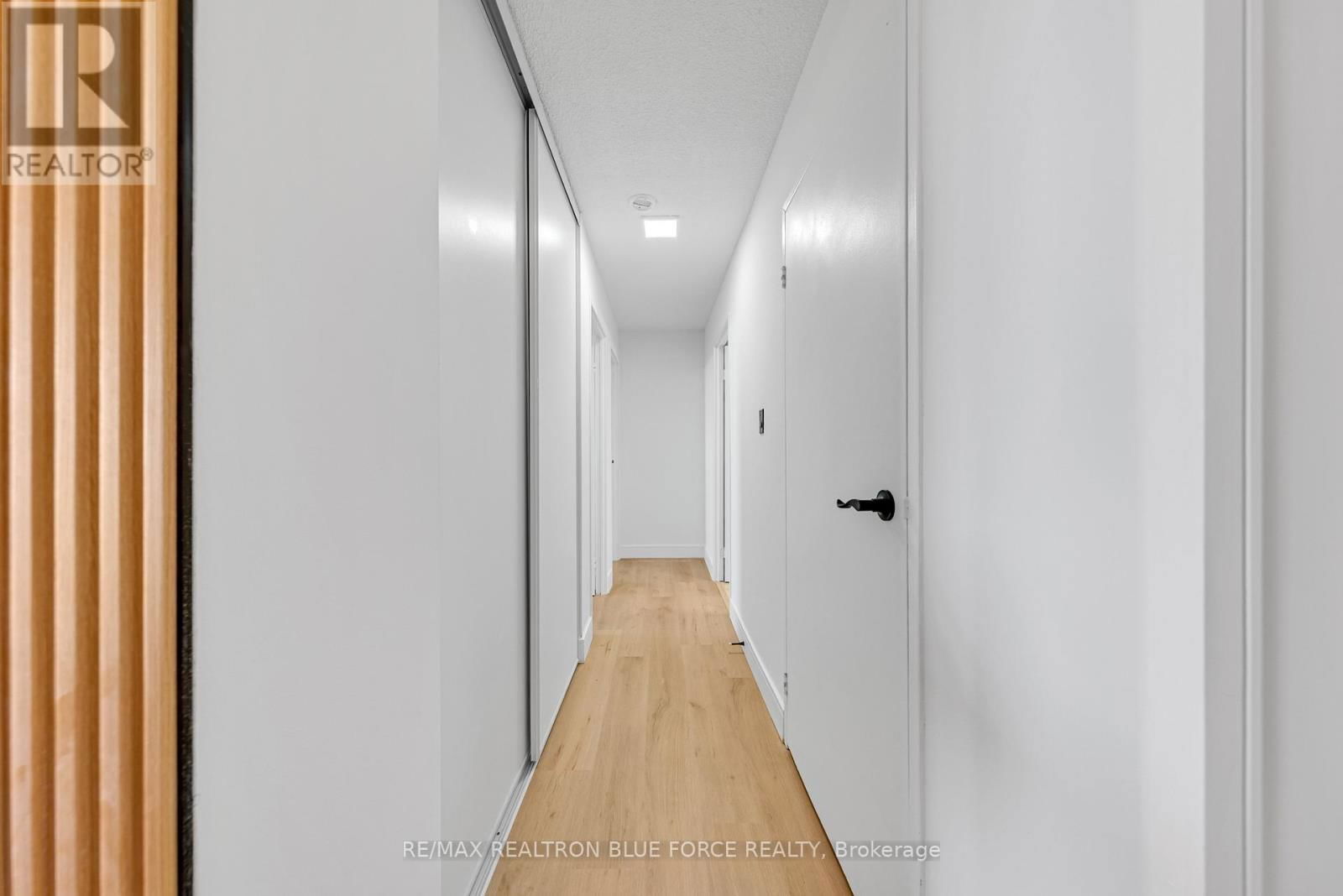 709 - 100 WINGARDEN COURT Image 15