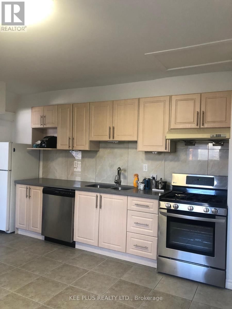 86 PAPE AVENUE Image 12