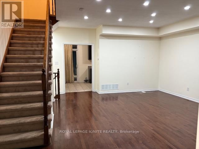 11 CURRAN HALL CRESCENT Image 1