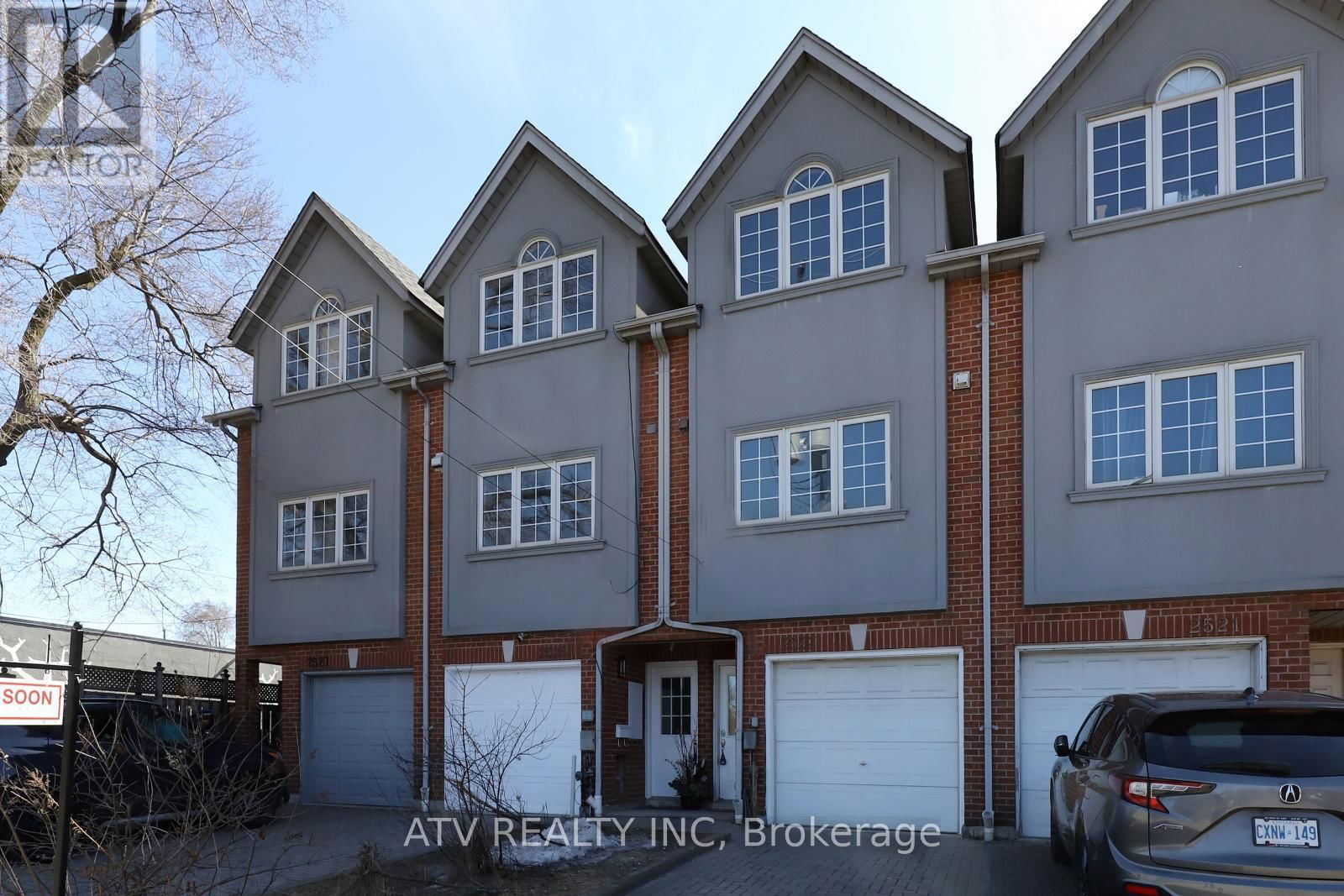 2523 GERRARD STREET EAST Image 1