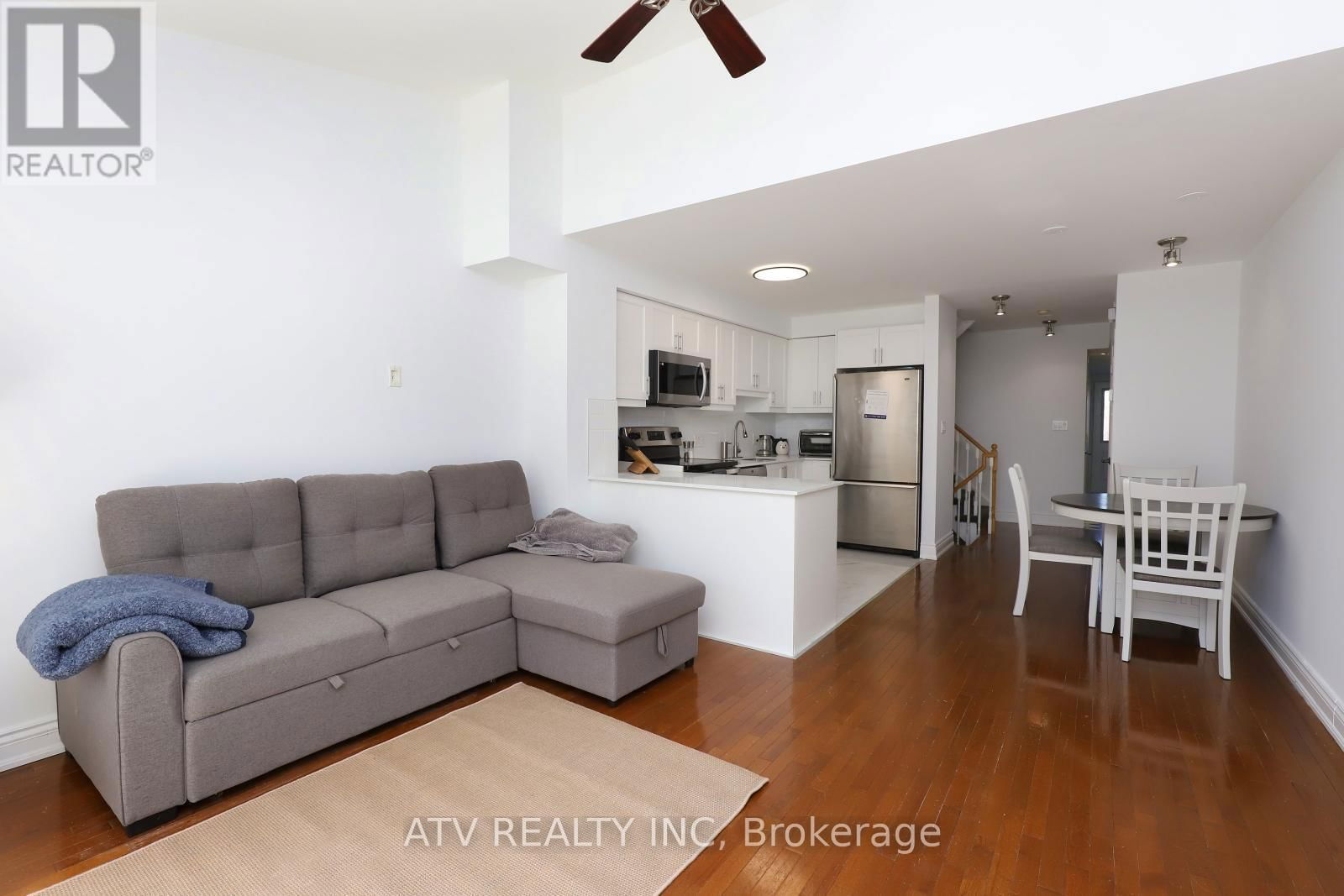 2523 GERRARD STREET EAST Image 10