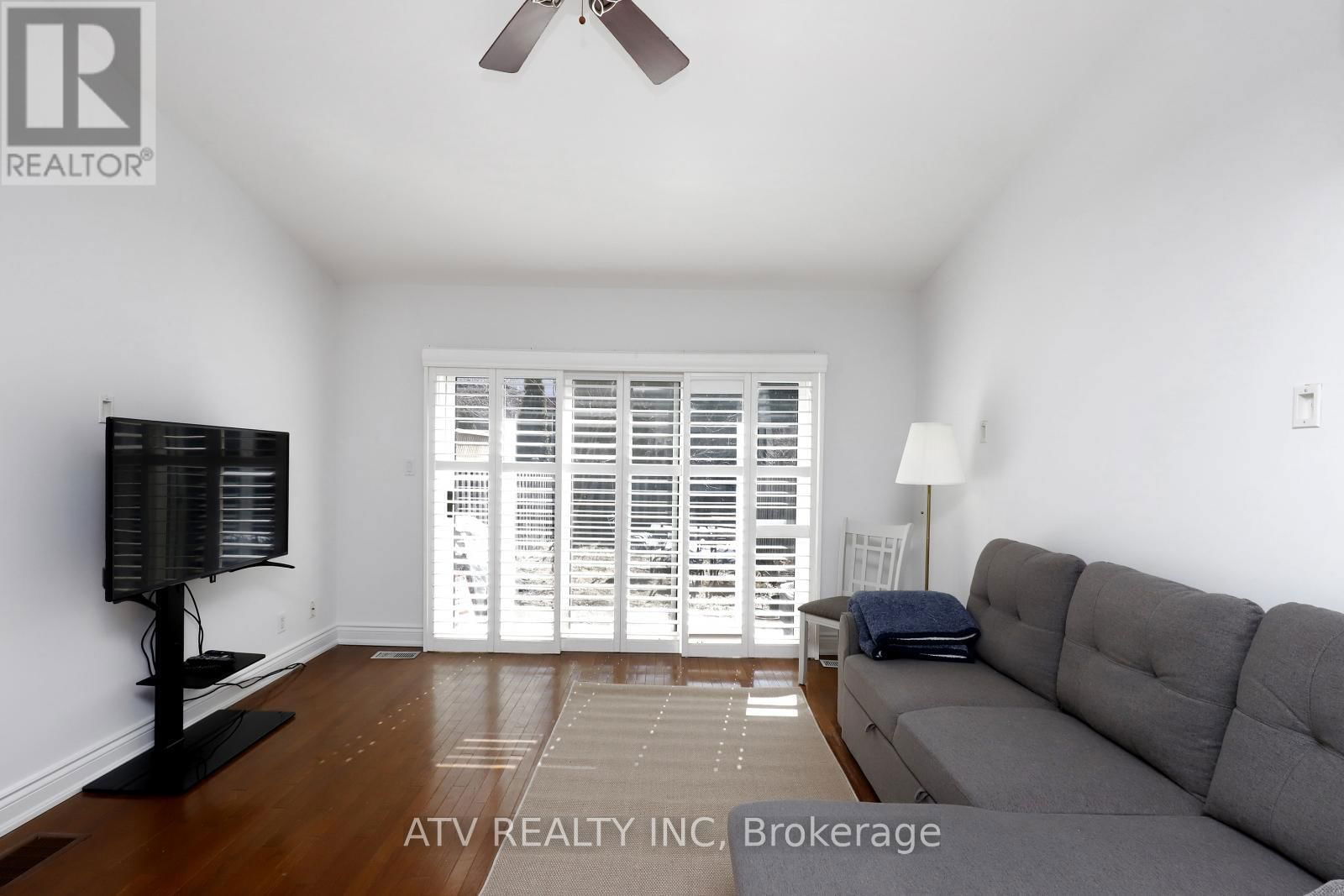 2523 GERRARD STREET EAST Image 11