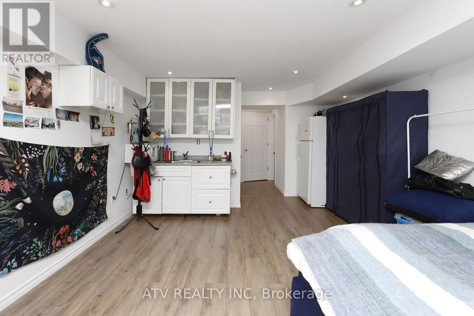2523 GERRARD STREET EAST Image 22