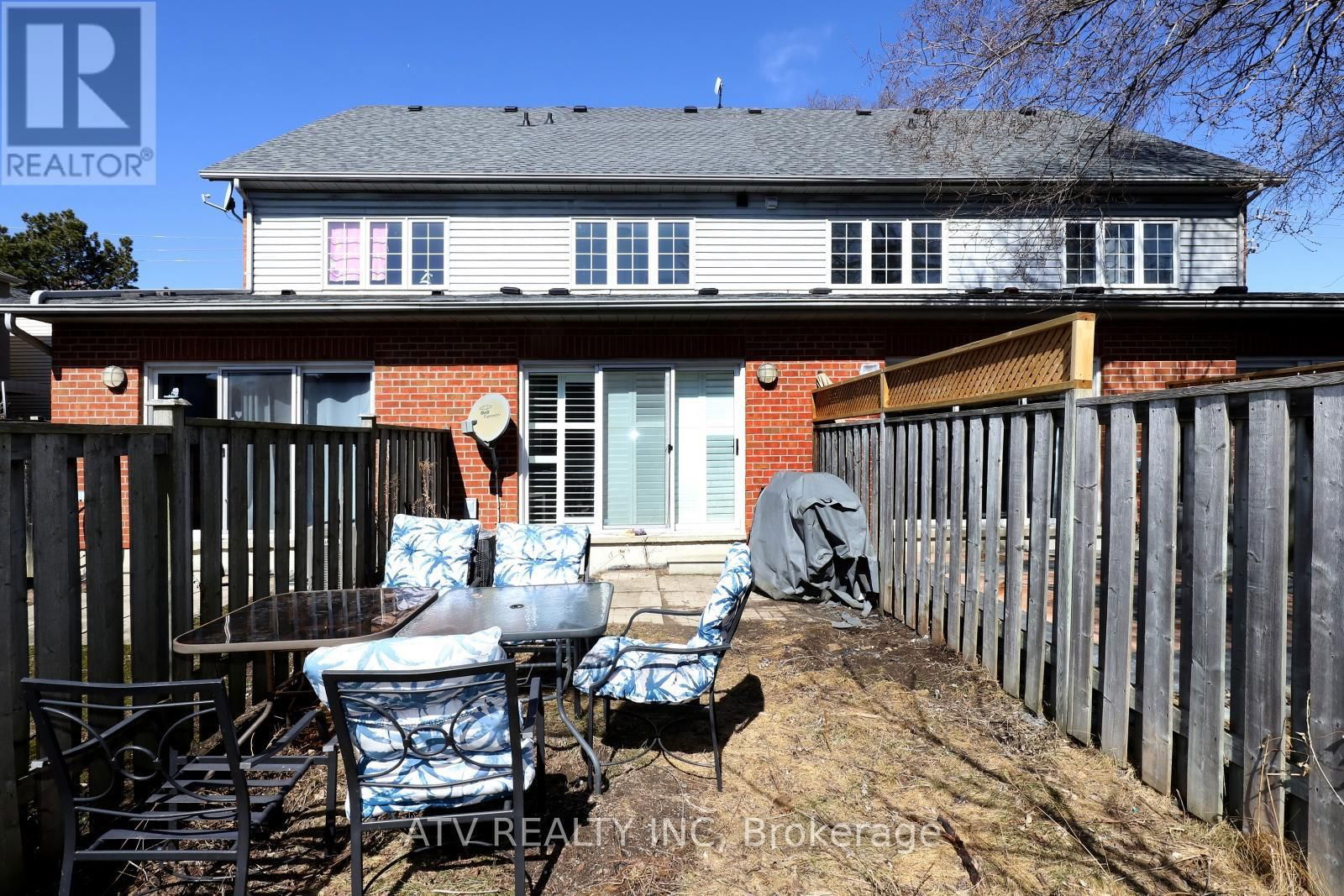 2523 GERRARD STREET EAST Image 26