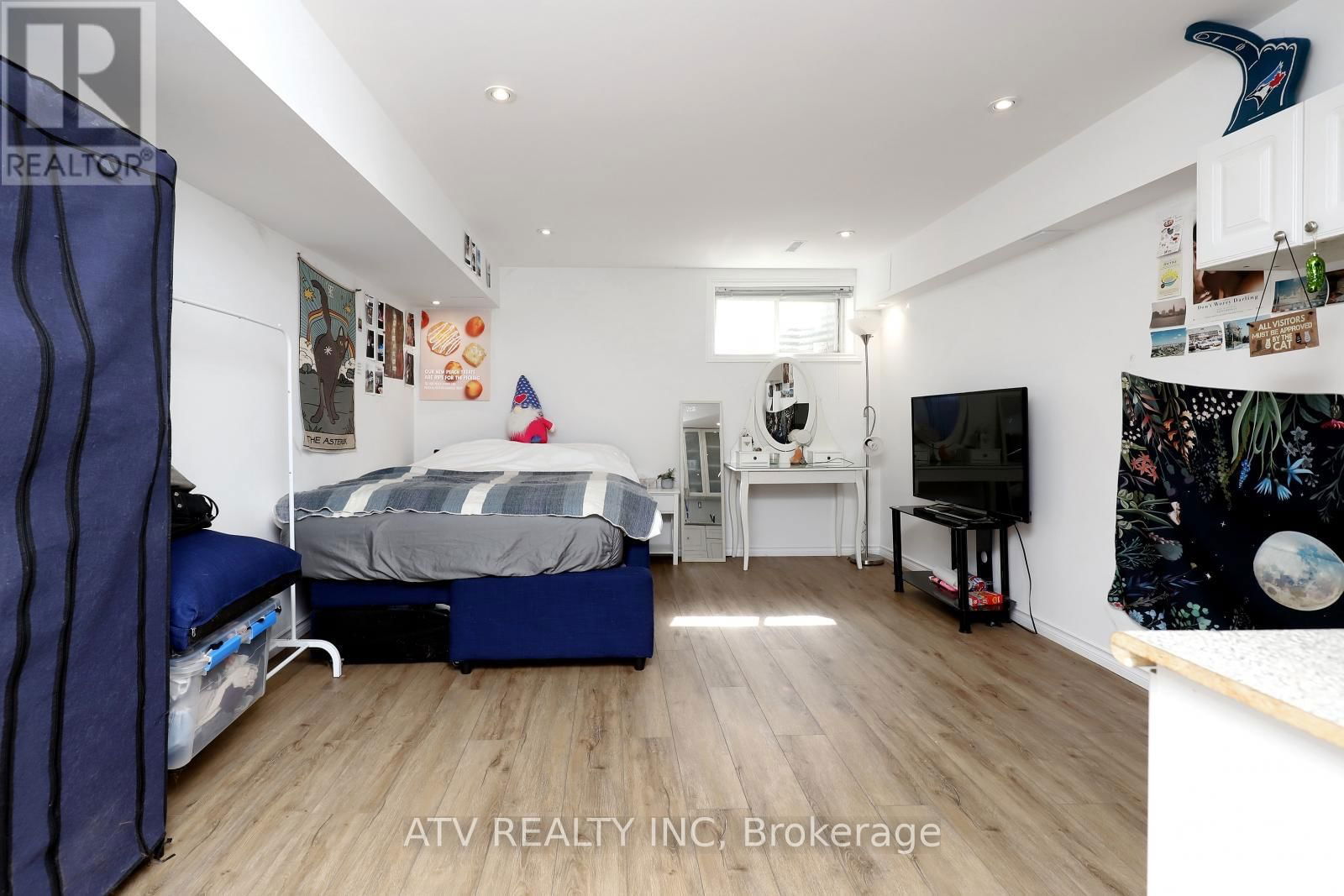 2523 GERRARD STREET EAST Image 27