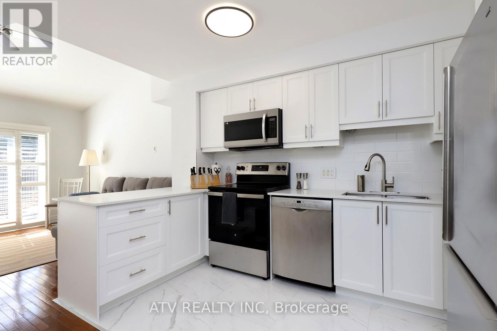 2523 GERRARD STREET EAST Image 3
