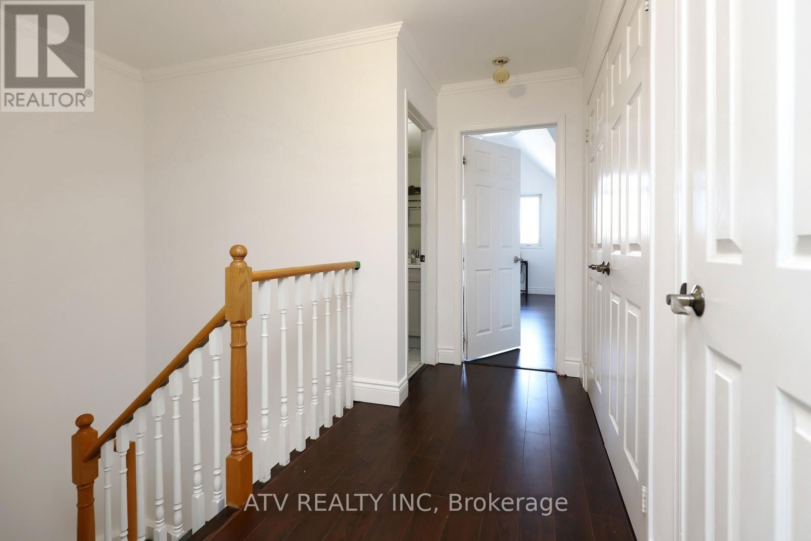 2523 GERRARD STREET EAST Image 31