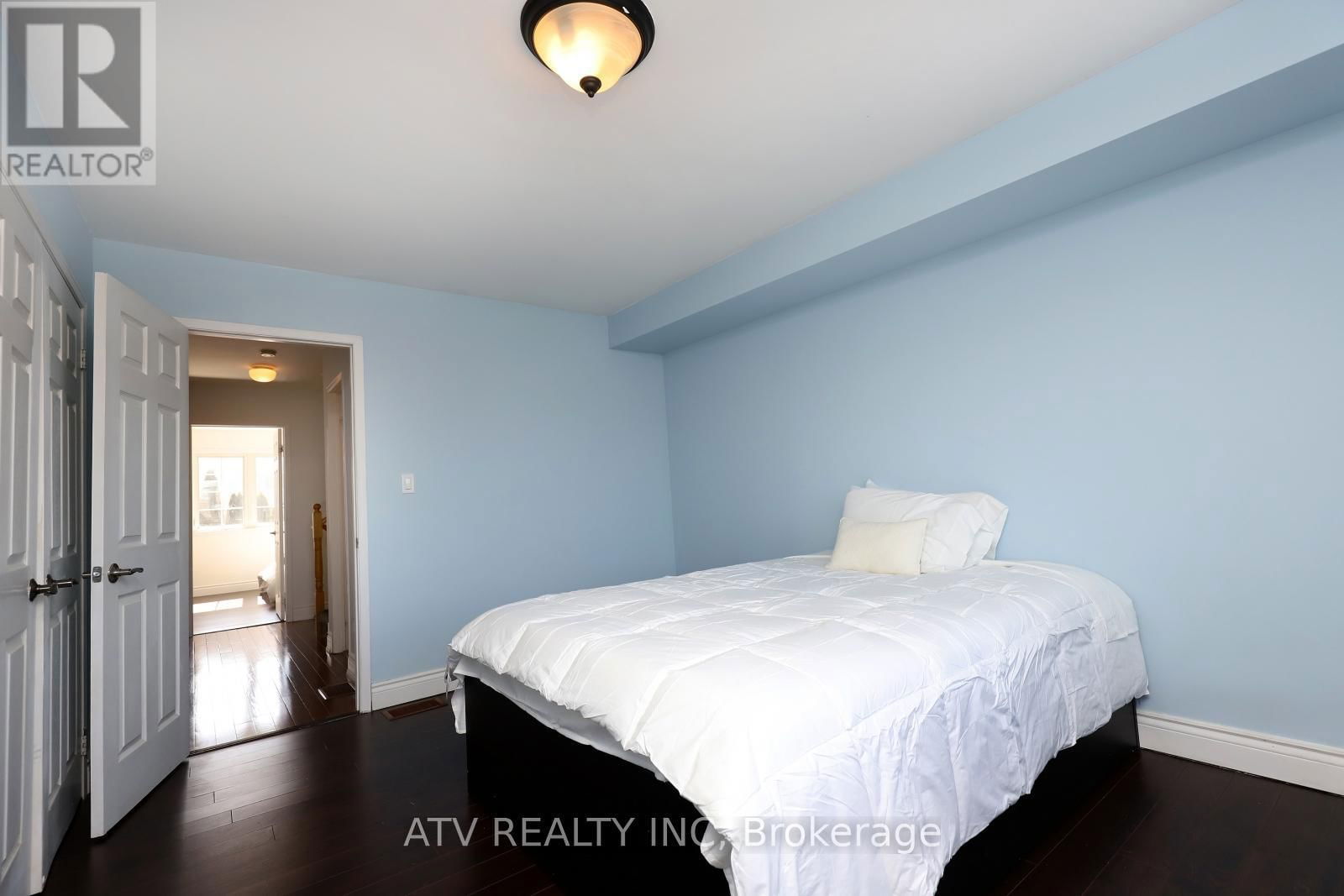 2523 GERRARD STREET EAST Image 32