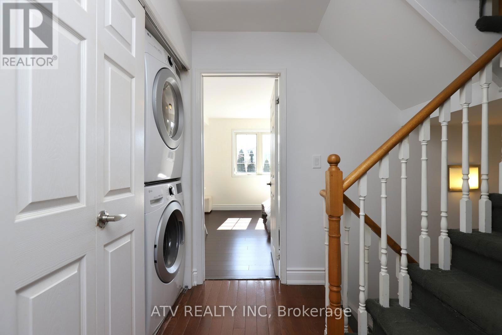 2523 GERRARD STREET EAST Image 34