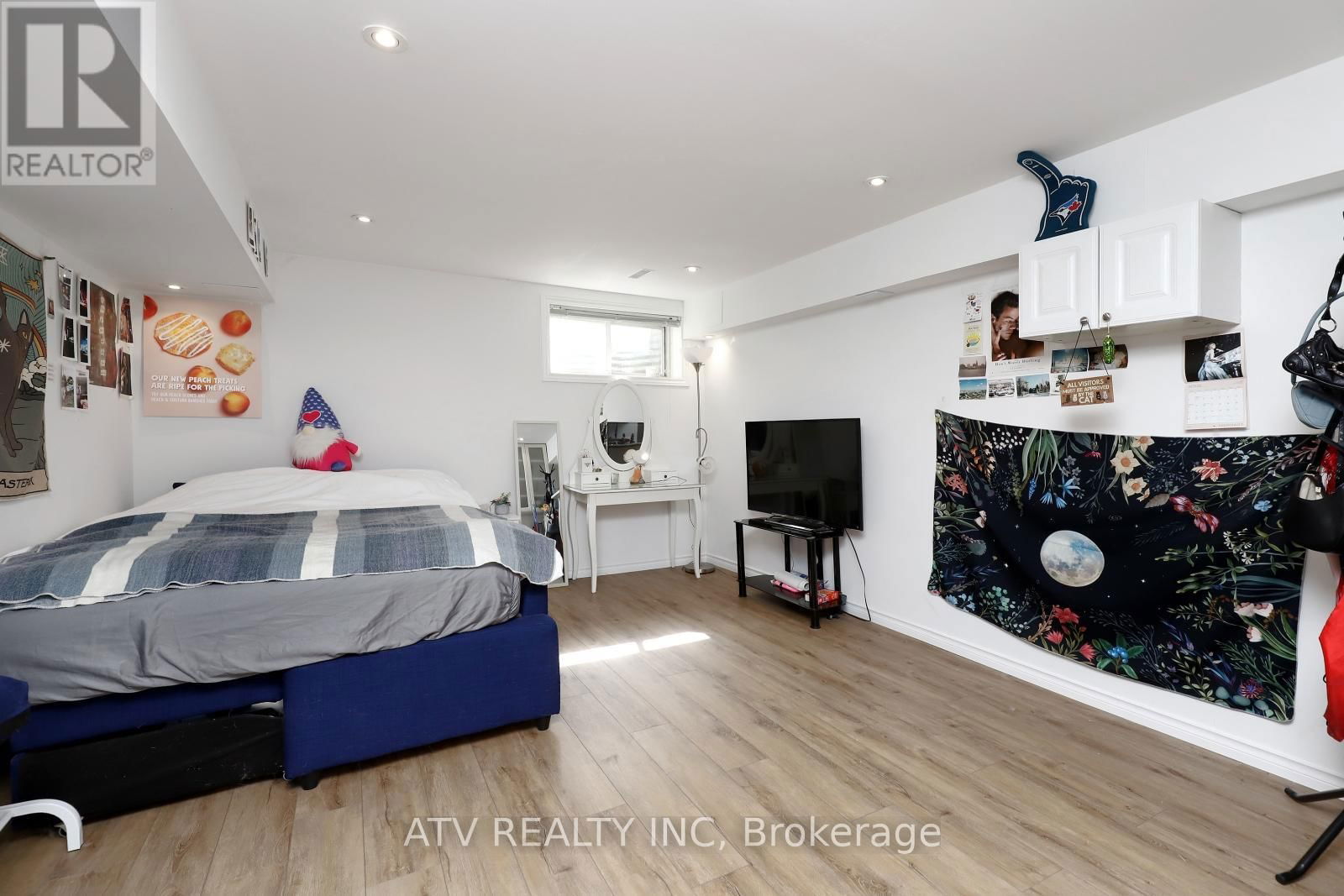 2523 GERRARD STREET EAST Image 36