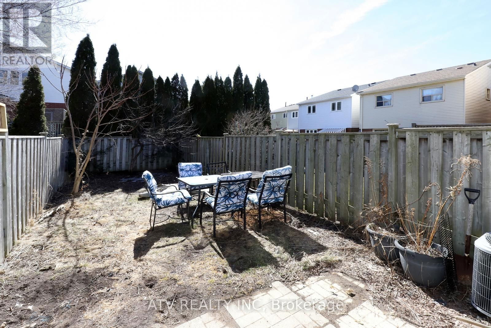 2523 GERRARD STREET EAST Image 37