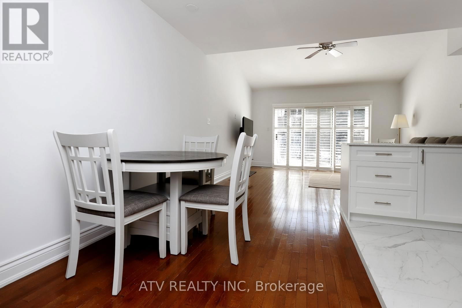 2523 GERRARD STREET EAST Image 4