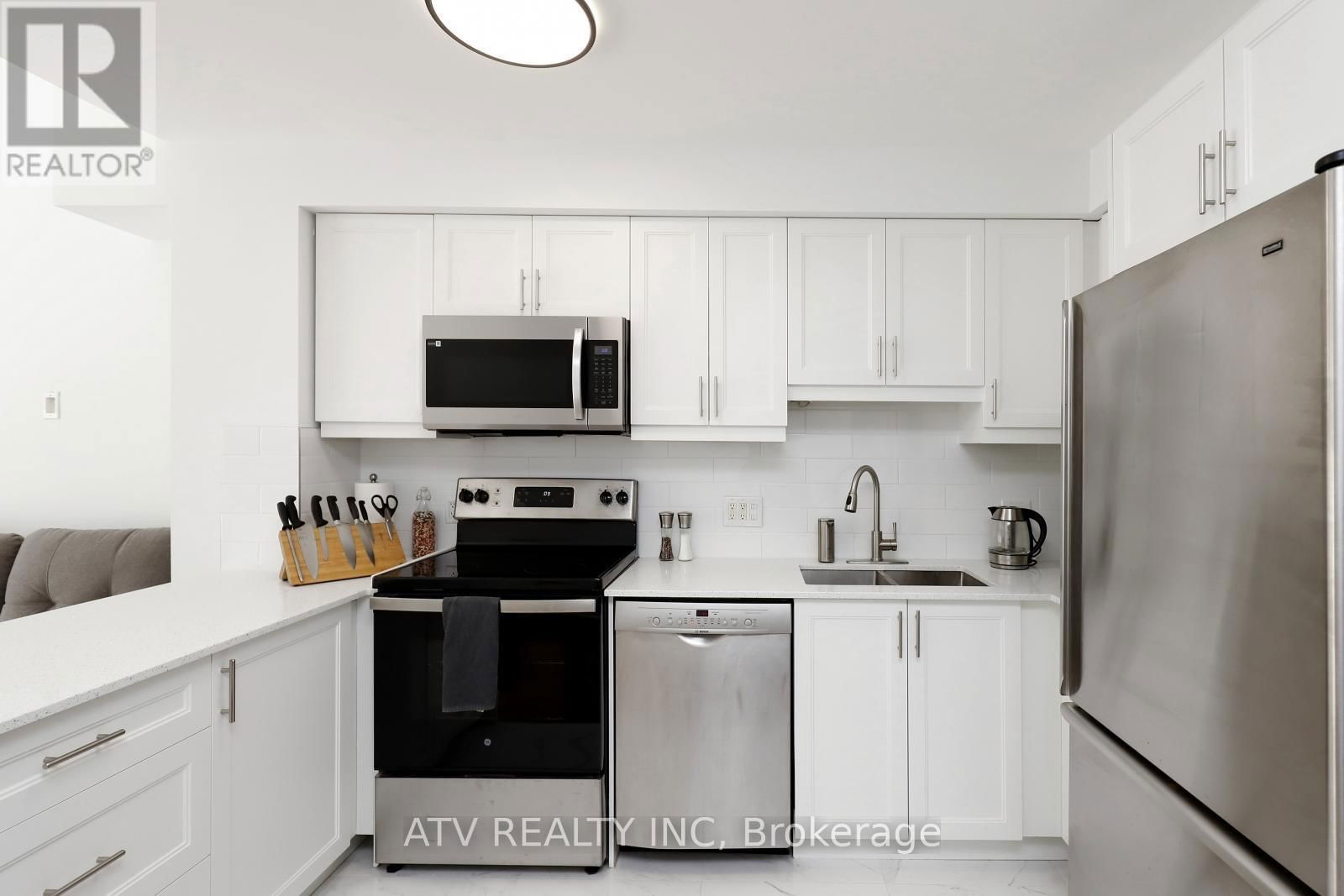 2523 GERRARD STREET EAST Image 5