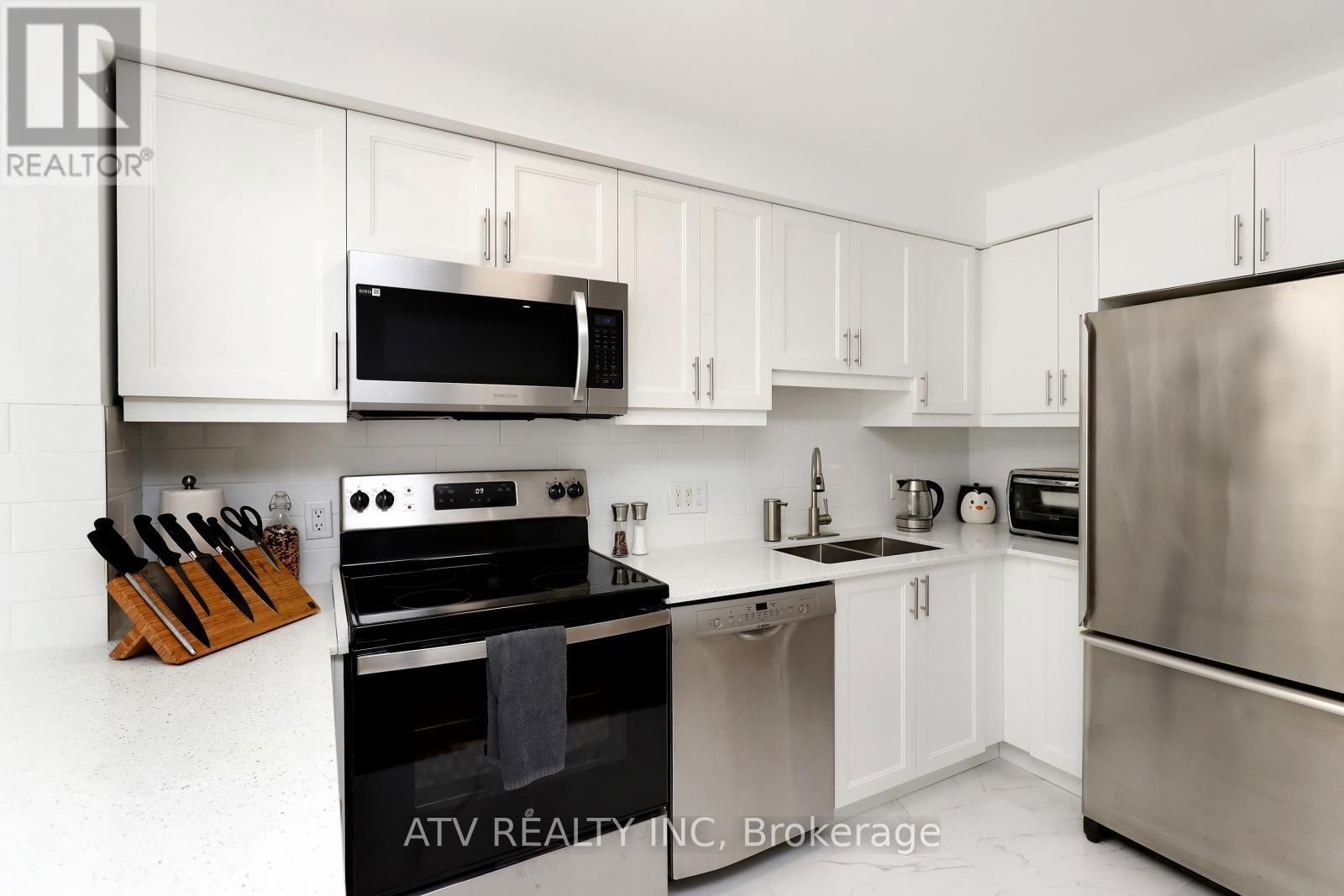 2523 GERRARD STREET EAST Image 6